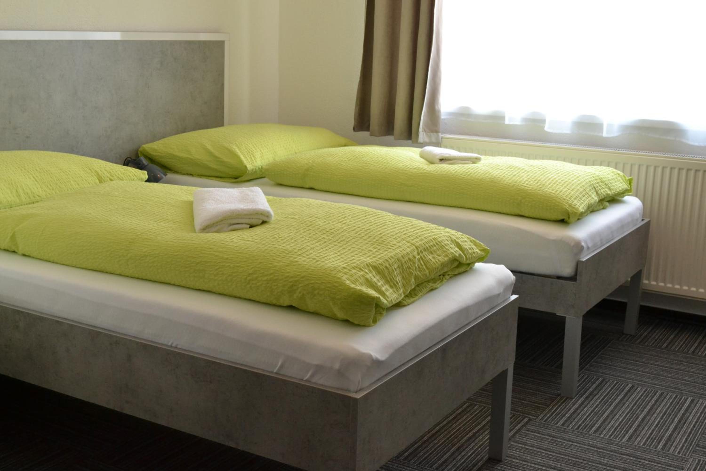 Twin Room - Photo 2