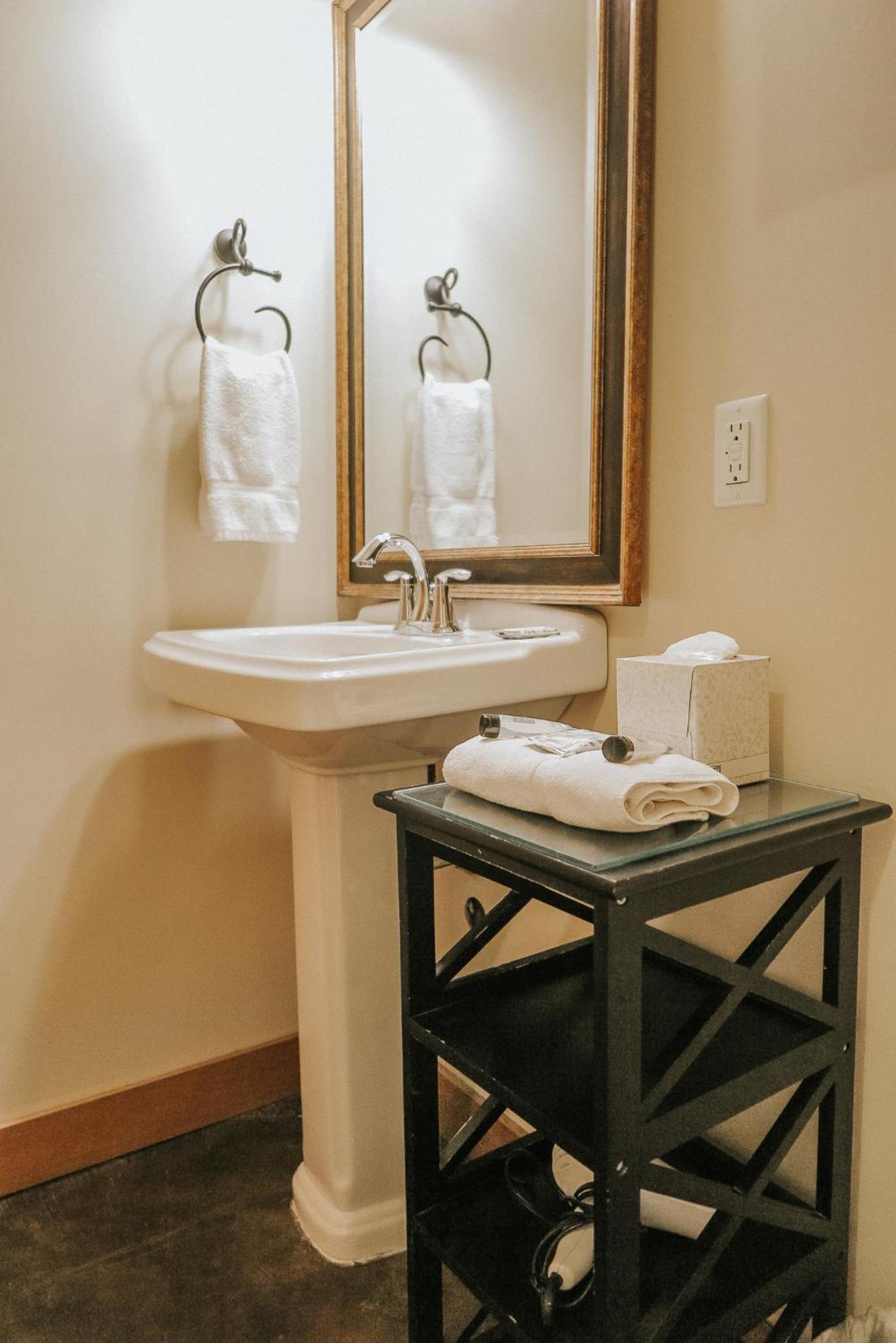 Deluxe King Room photo 2
