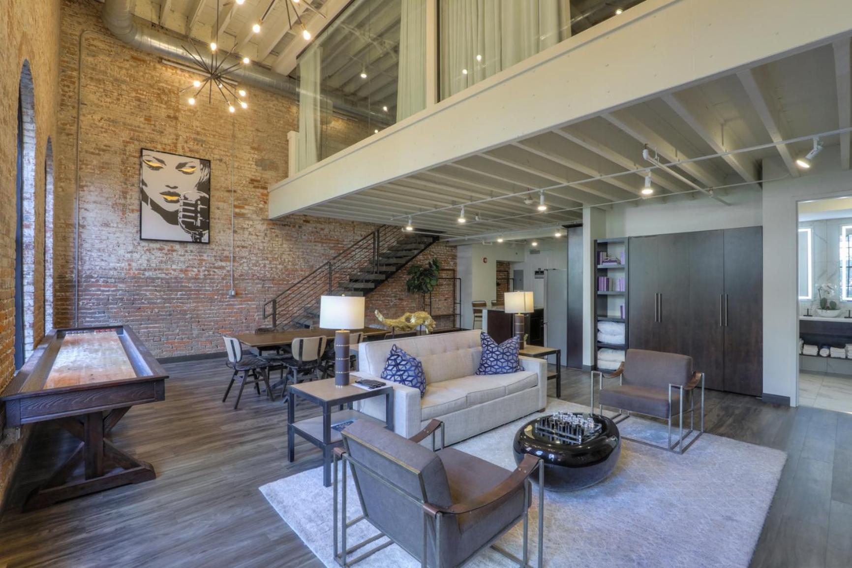 Icon Suite - Photo 17