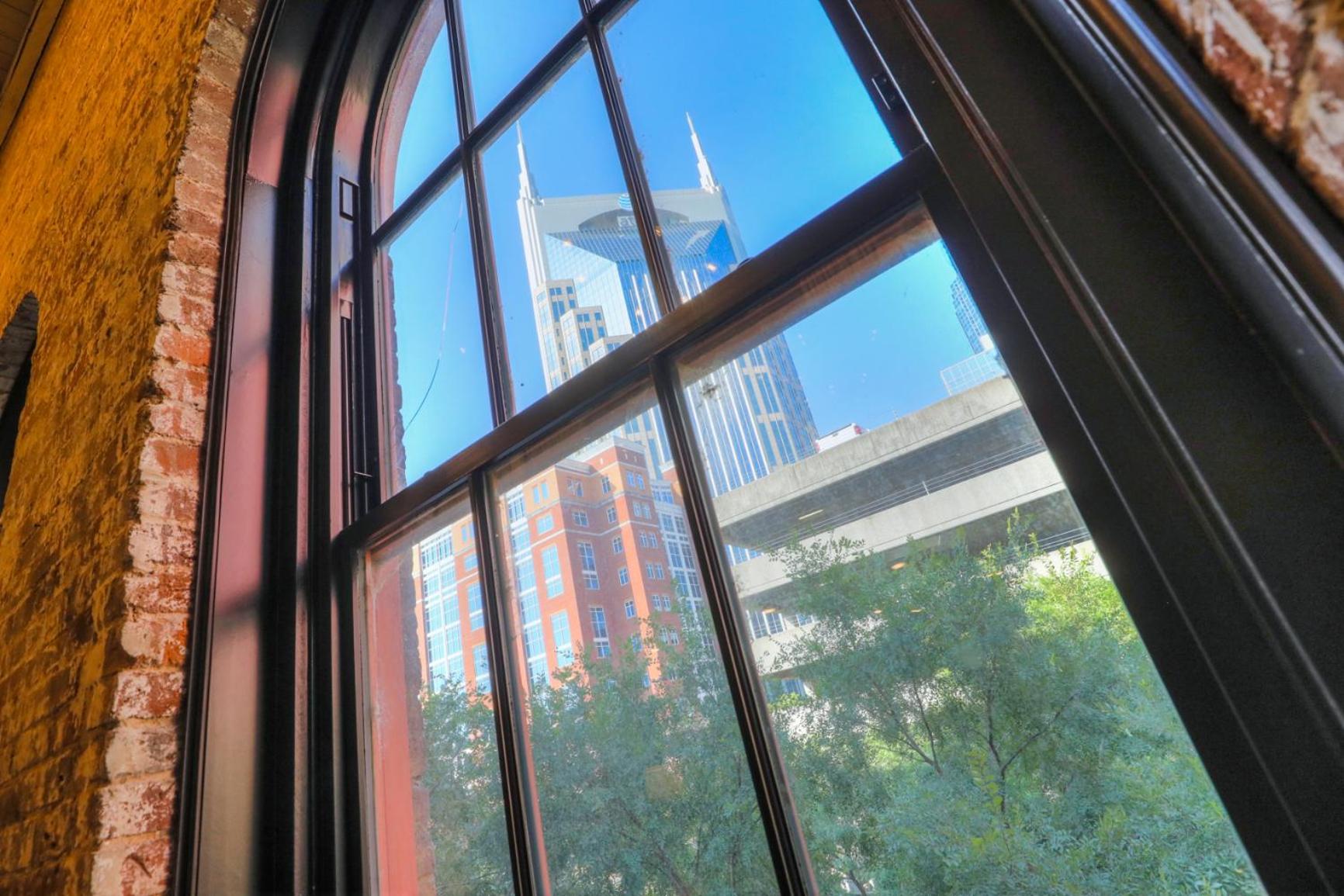 Icon Suite - Photo 2
