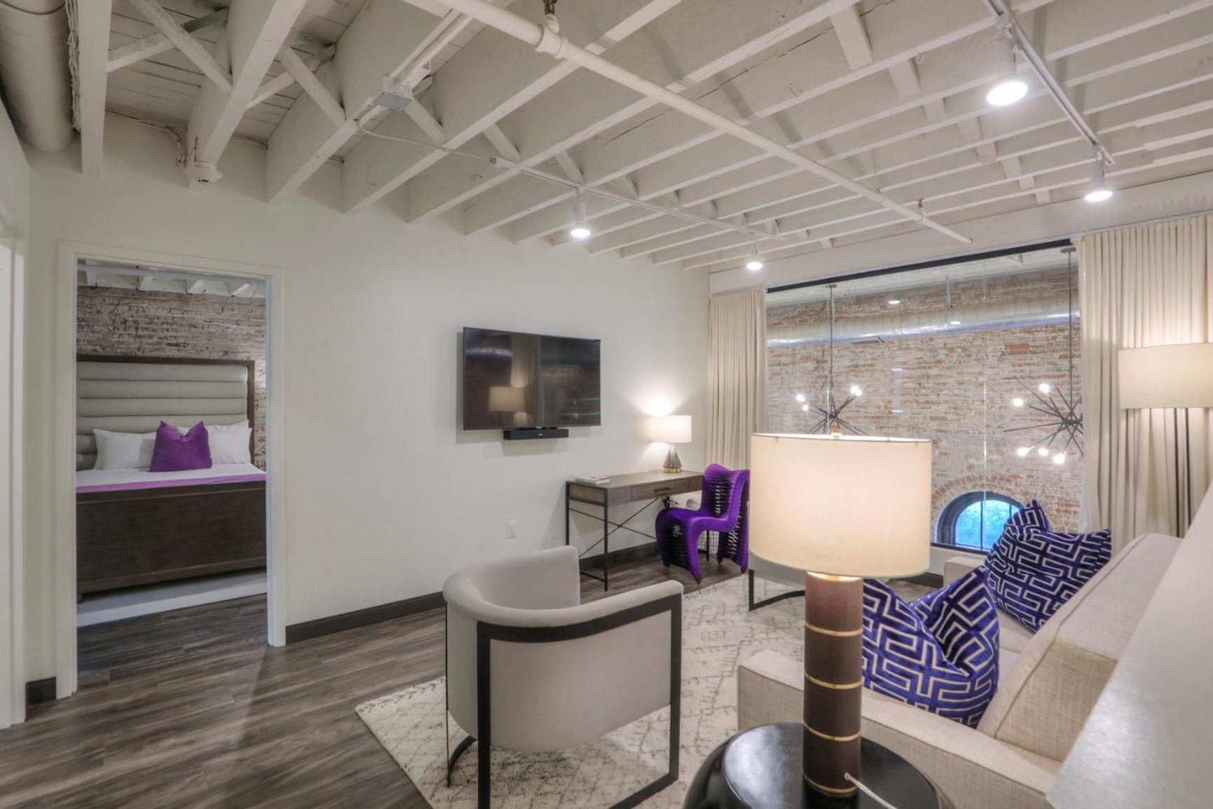 Icon Suite - Photo 15