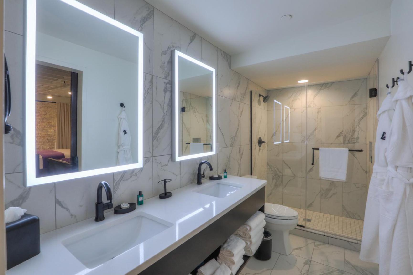 Icon Suite - Photo 3