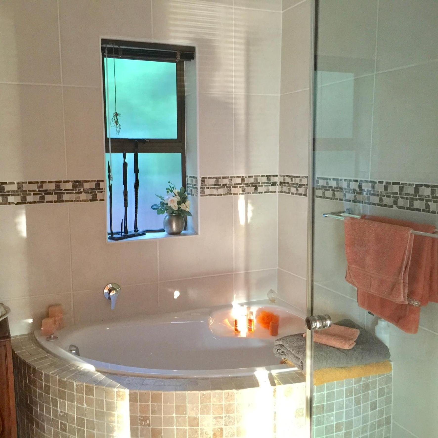 Suite - Photo 19