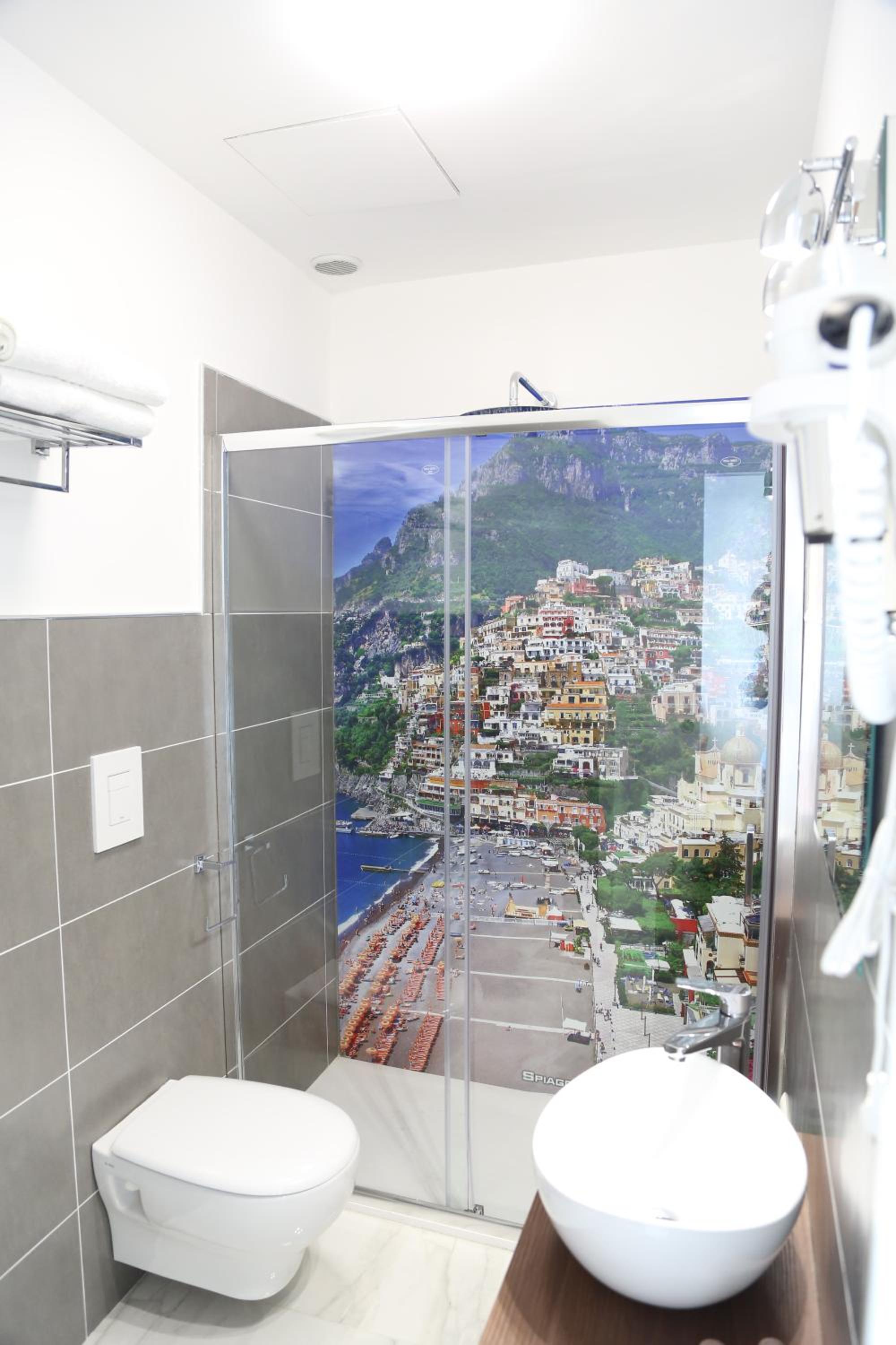 Double Room with Balcony - Photo 16