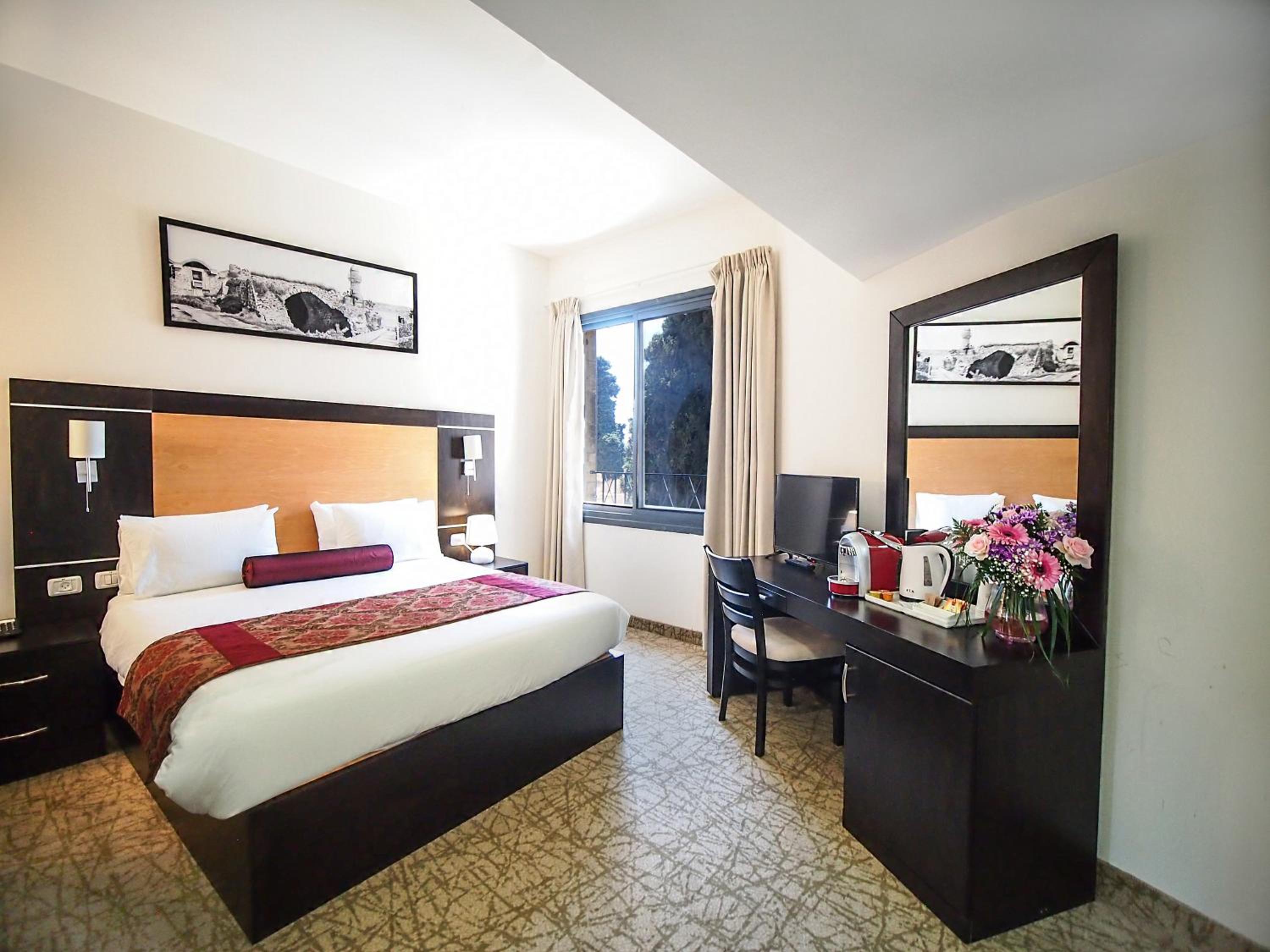 Standard Double Room - Photo 11