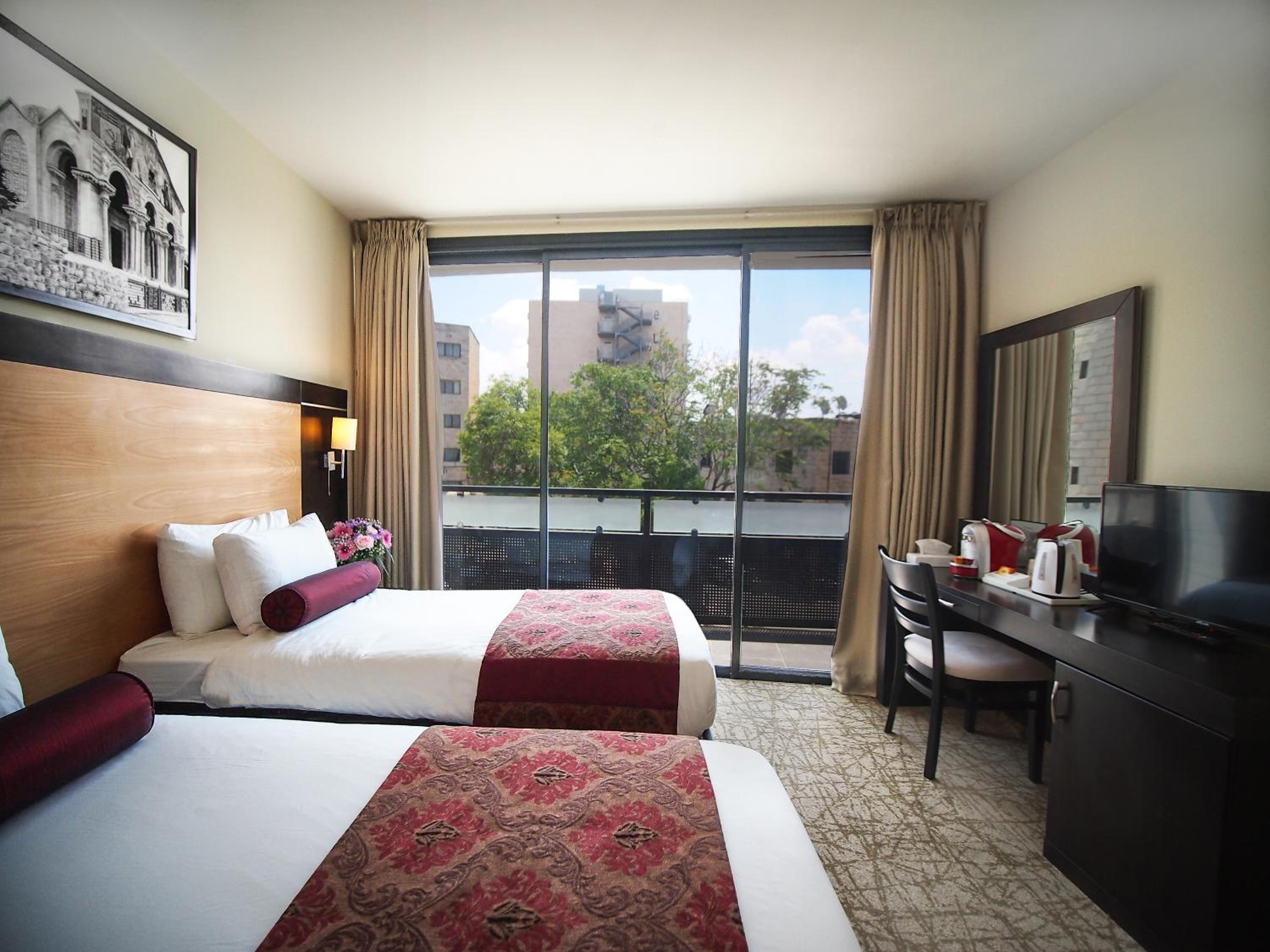 Classic Twin Room with Balcony - Photo 7