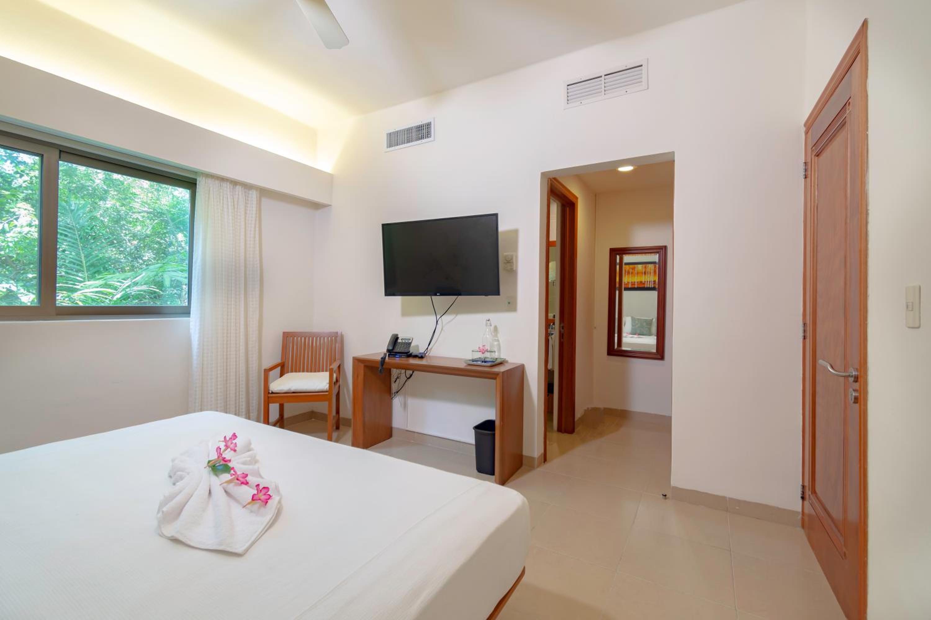 Double Room - Photo 8
