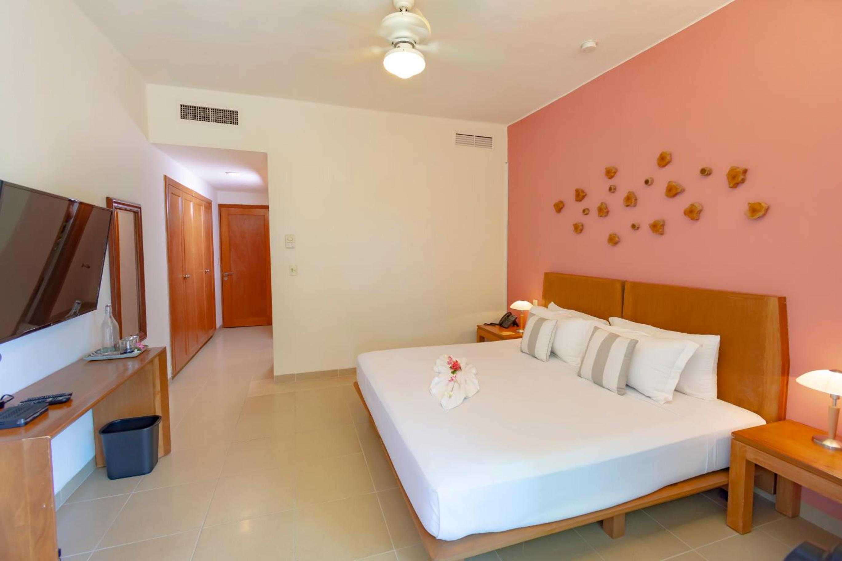 Double Room - Photo 11