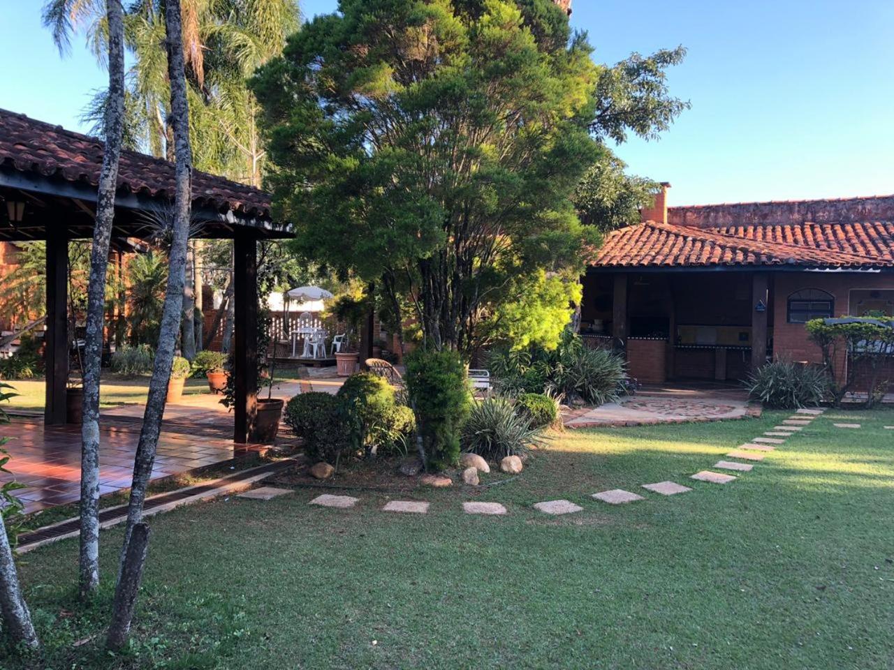Five-Bedroom House photo 2
