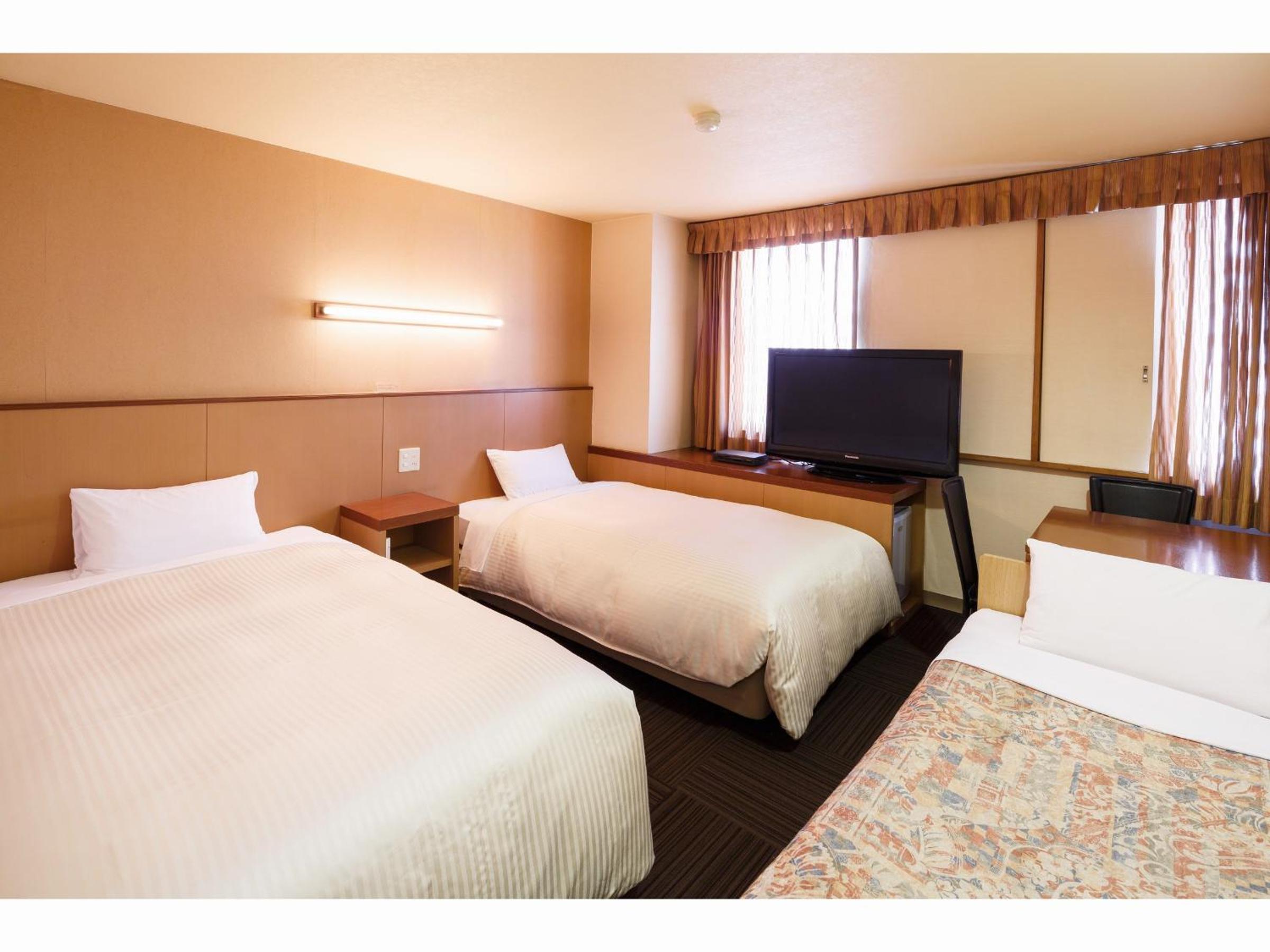 Triple Room - Smoking photo 1