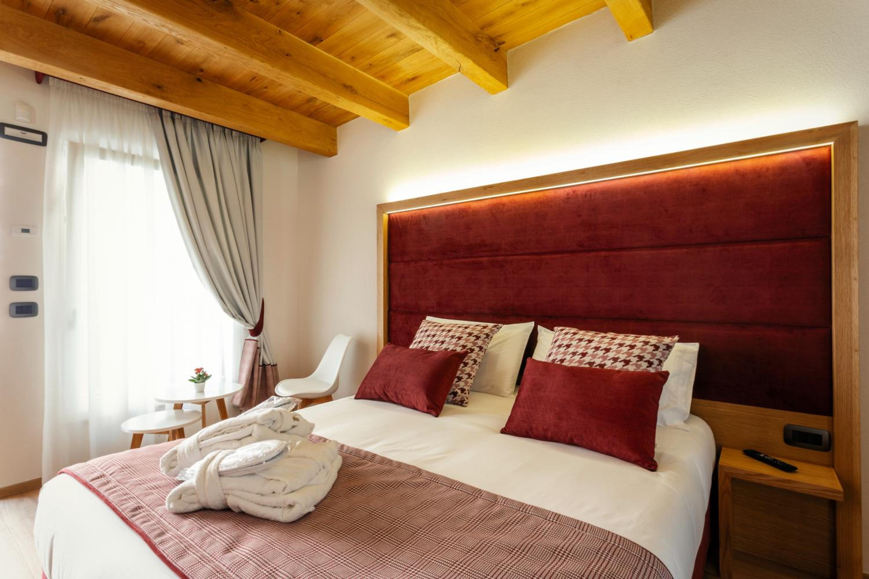 Deluxe Room - Photo 2