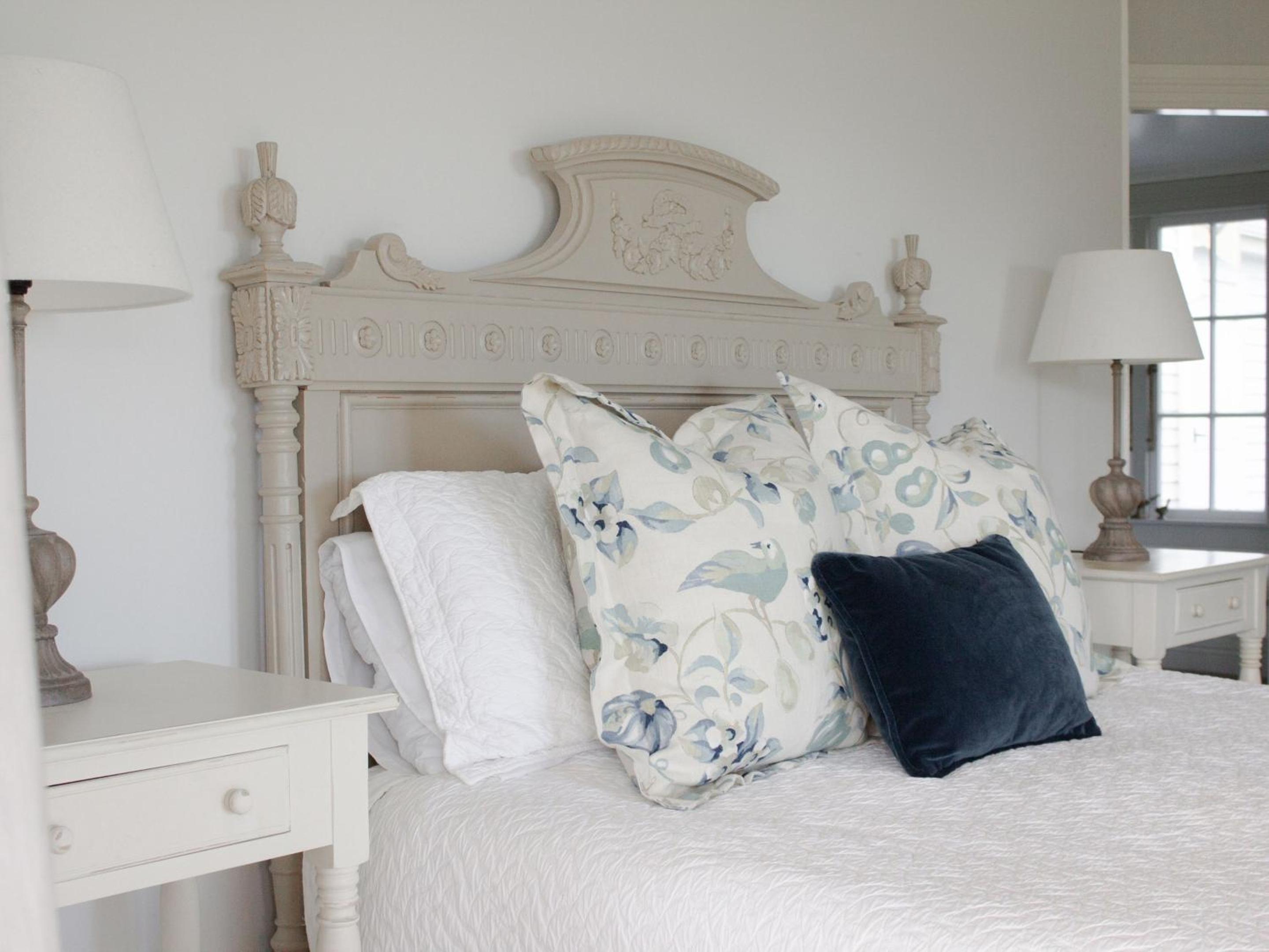 Queen Room with Private Bathroom - Photo 5