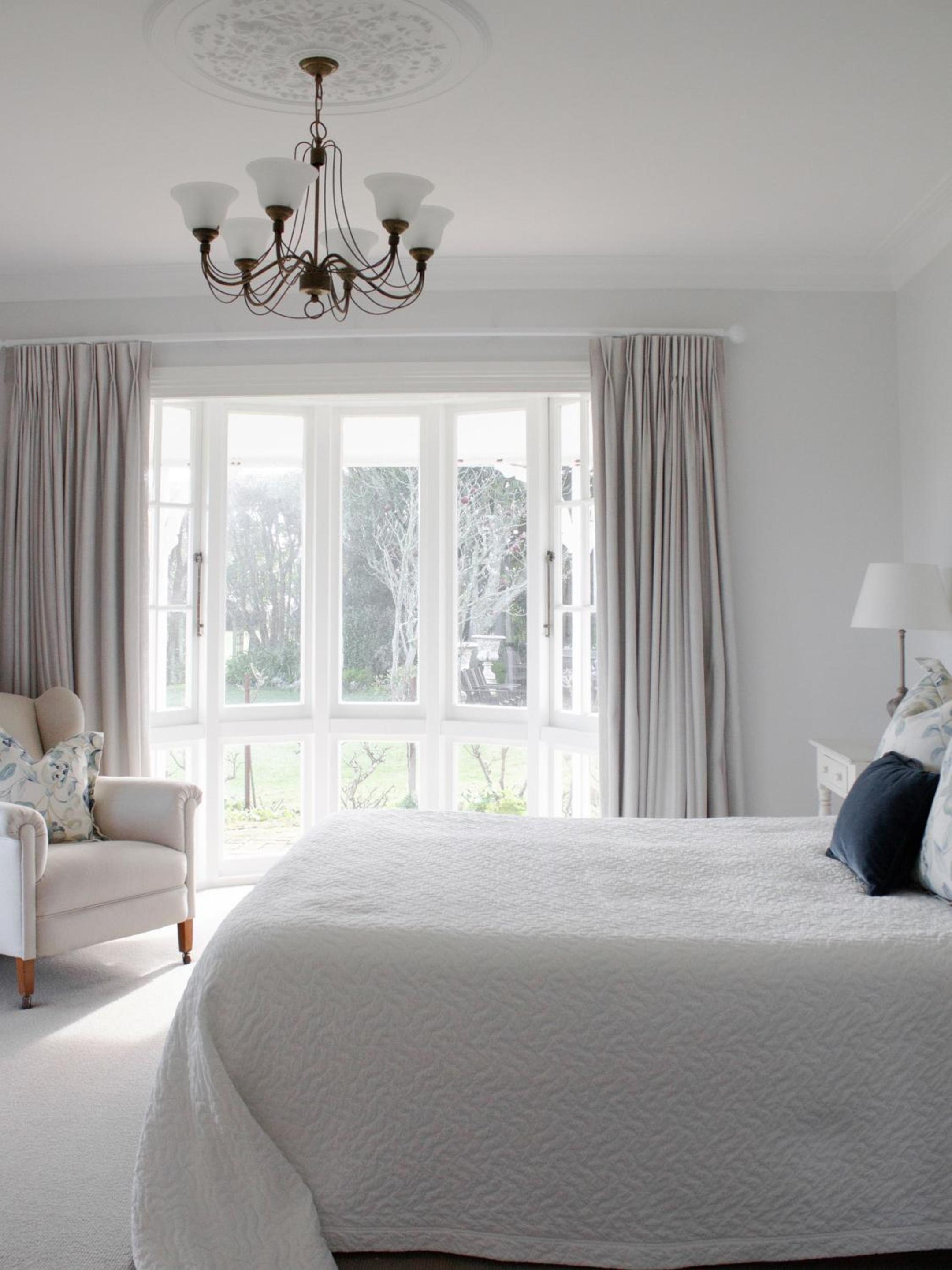 Queen Room with Private Bathroom - Photo 11