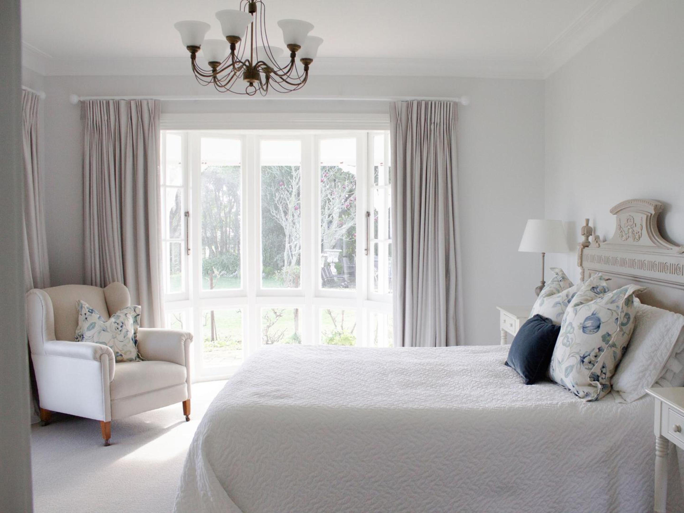 Queen Room with Private Bathroom - Photo 10