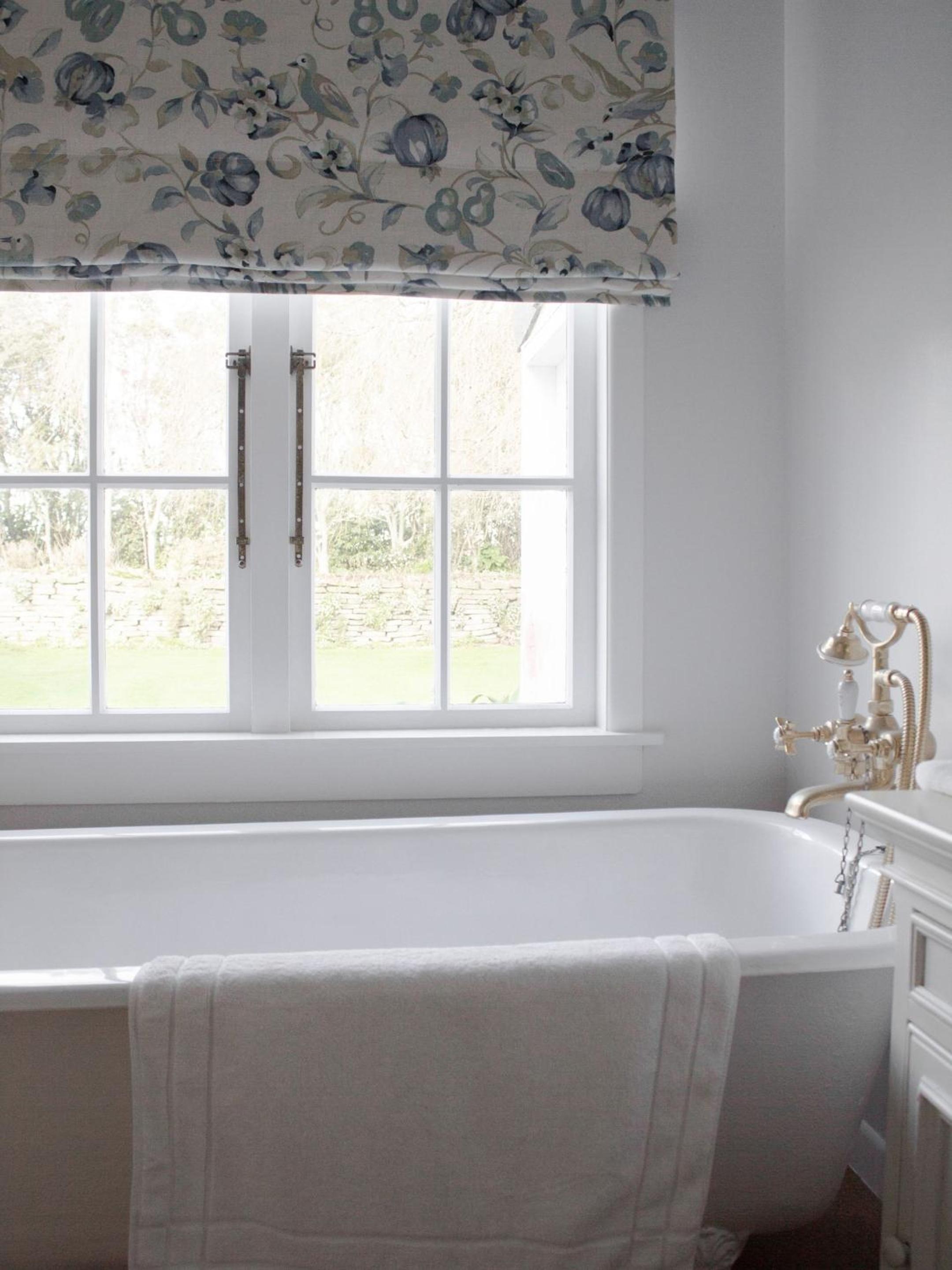 Queen Room with Private Bathroom - Photo 8