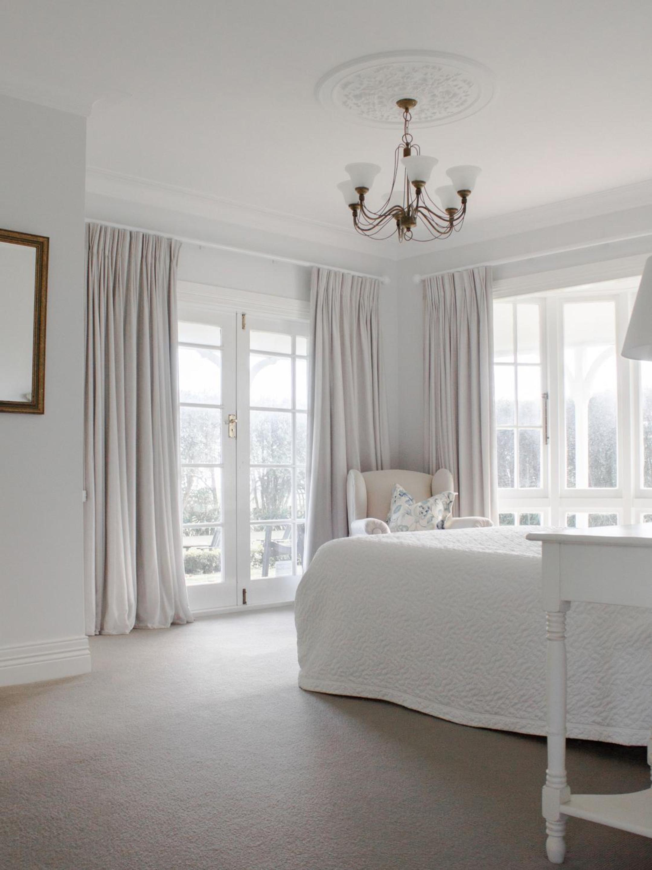 Queen Room with Private Bathroom - Photo 6