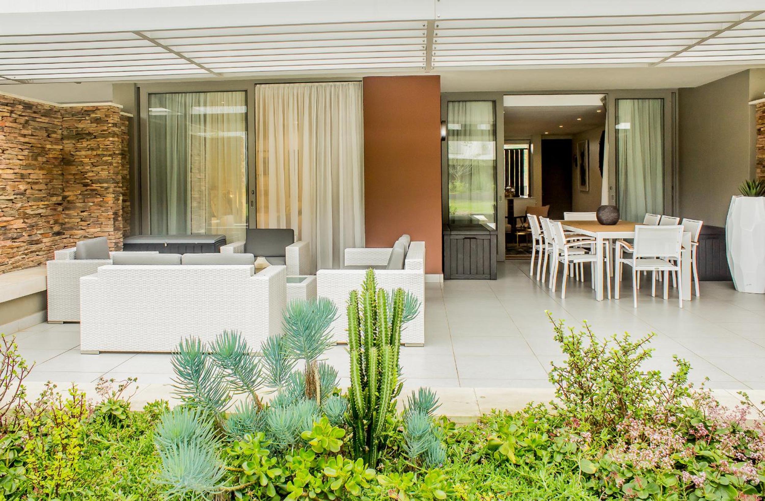 Apartment with Terrace - Photo 17