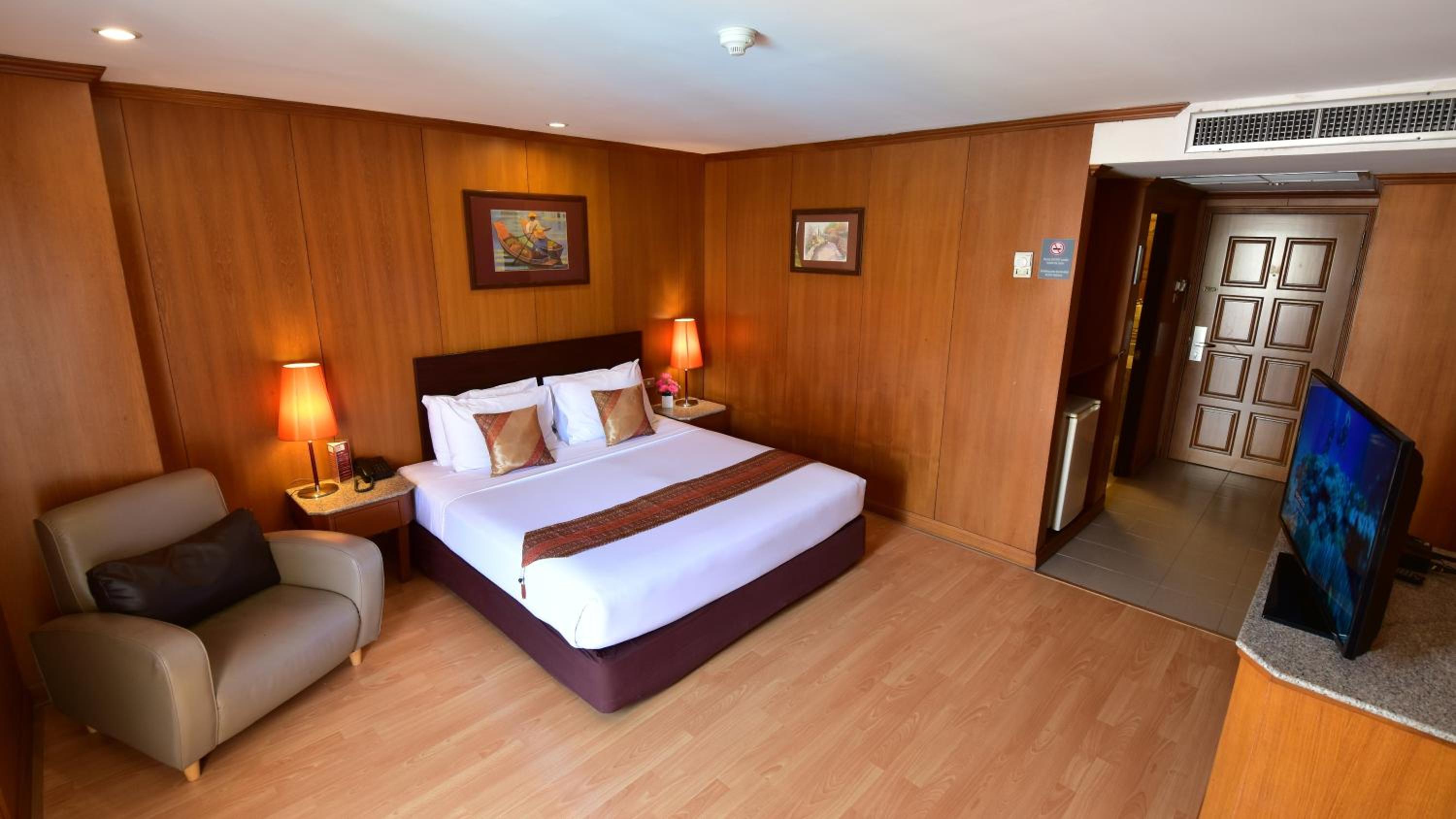 Standard Queen Room photo 2