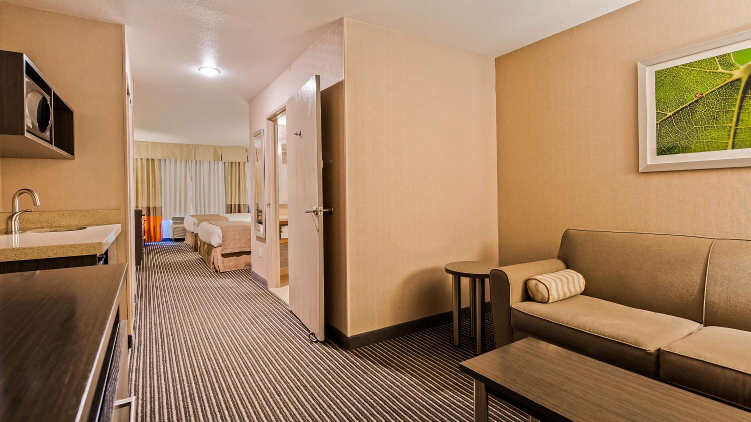 Suite with Two Queen Beds and Sofa Bed - Non-Smoking - Photo 1