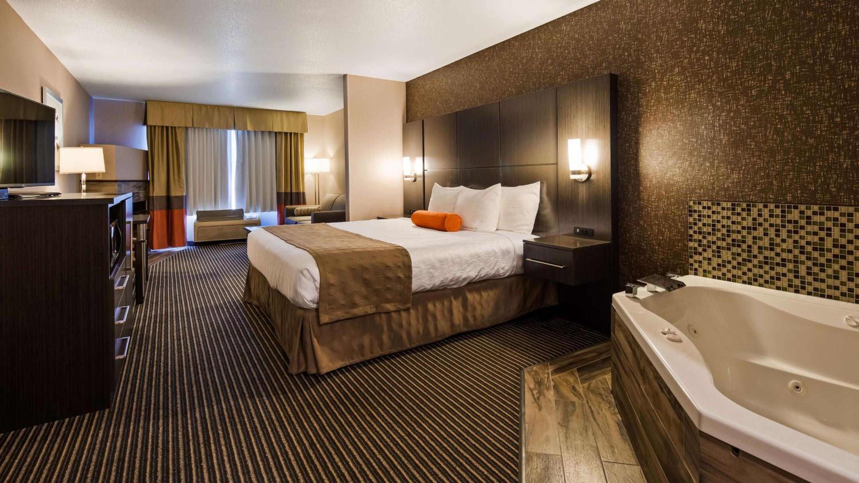 Executive King Suite - Photo 2