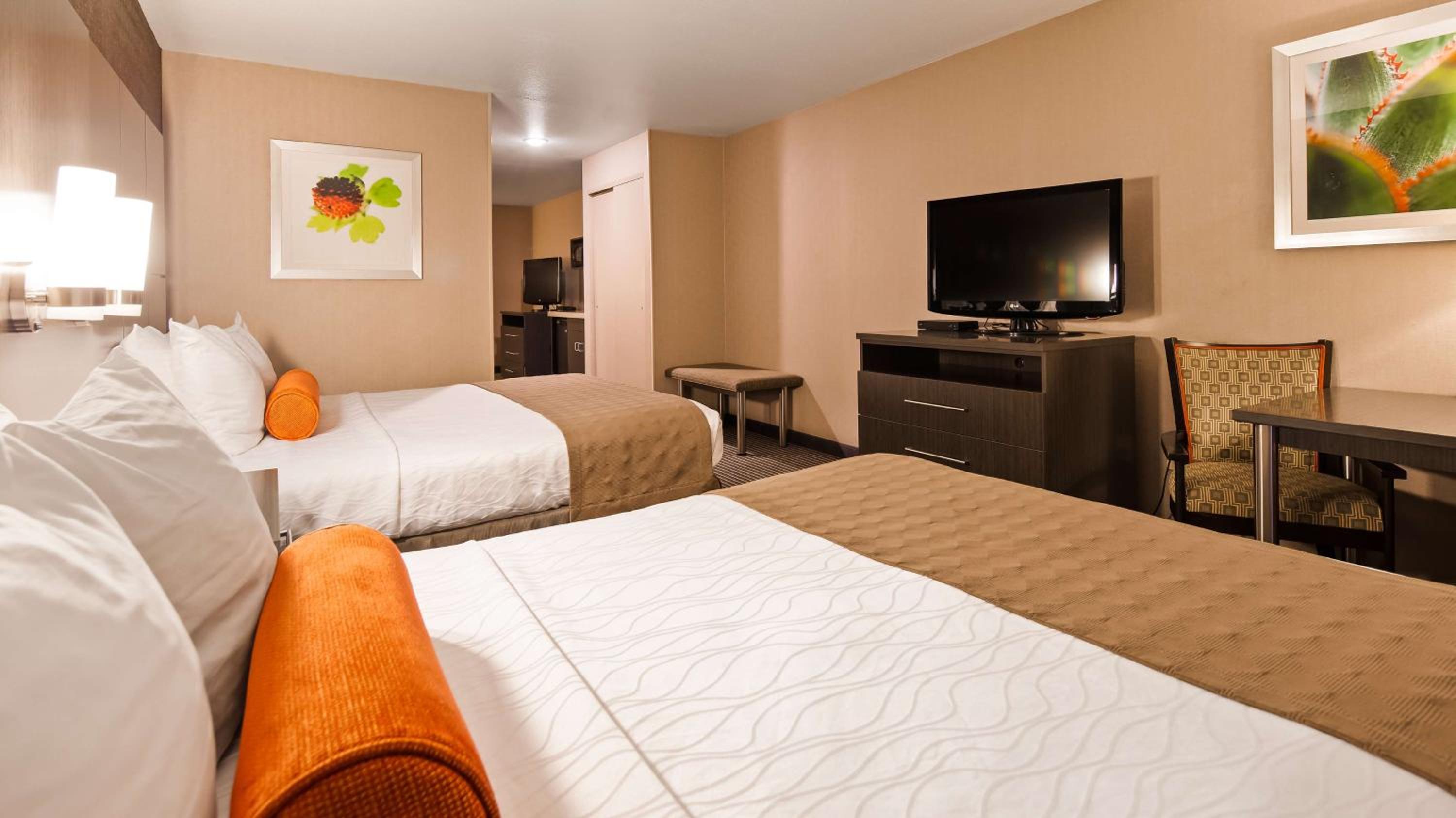 Suite with Two Queen Beds and Sofa Bed - Non-Smoking - Photo 2