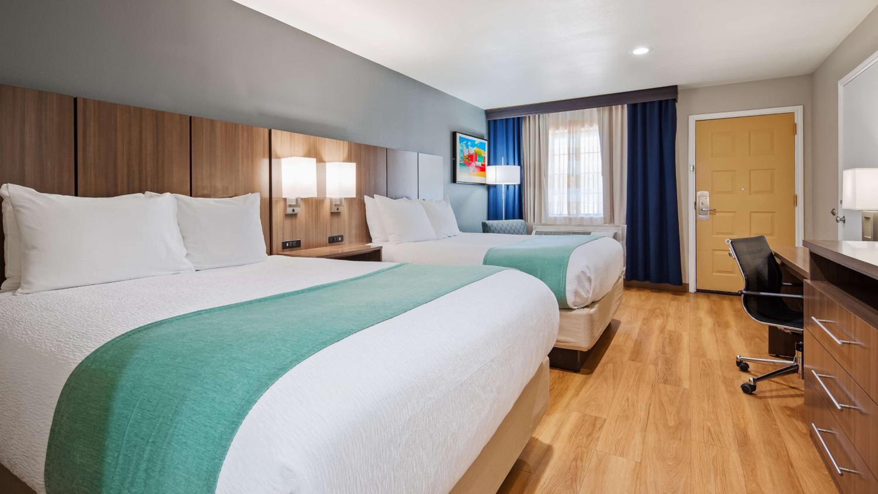 Queen Room with Two Queen Beds and Bathtub - Disability Access/Non-Smoking photo 1