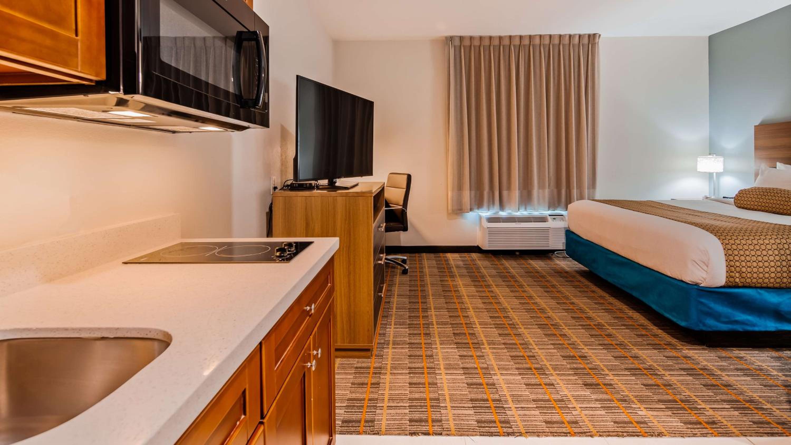 King Room with Kitchenette - Photo 1