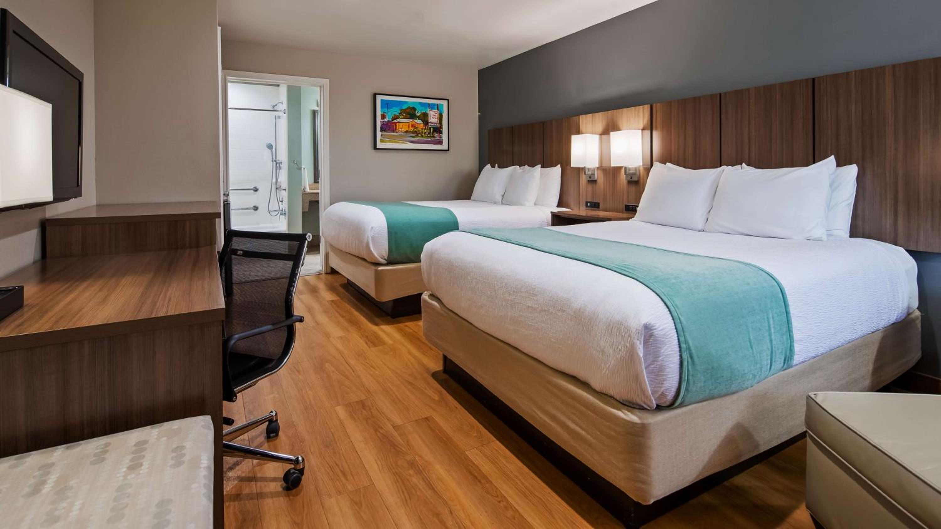 Queen Room with Two Queen Beds and Bathtub - Disability Access/Non-Smoking photo 2
