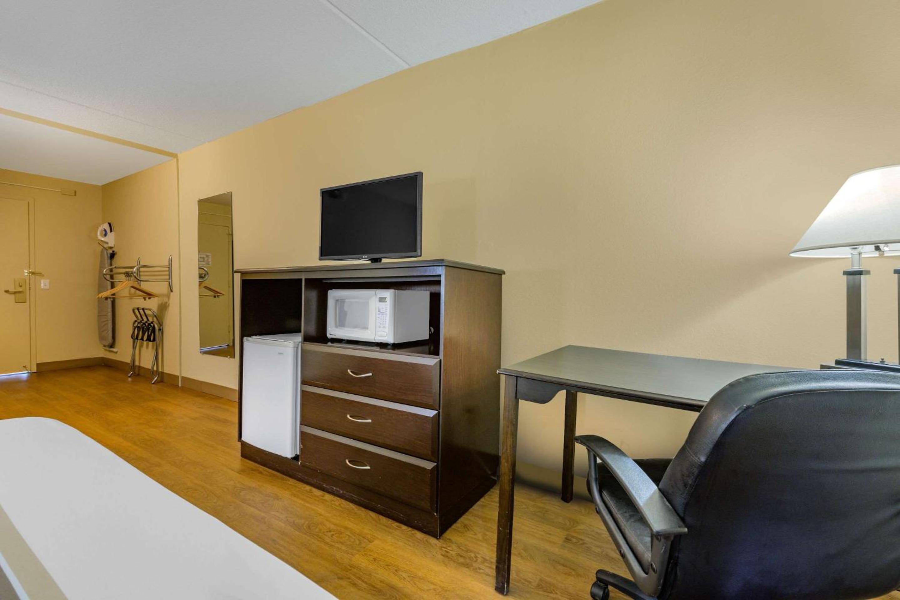 Queen Room - Disability Access/Non-Smoking - Photo 2
