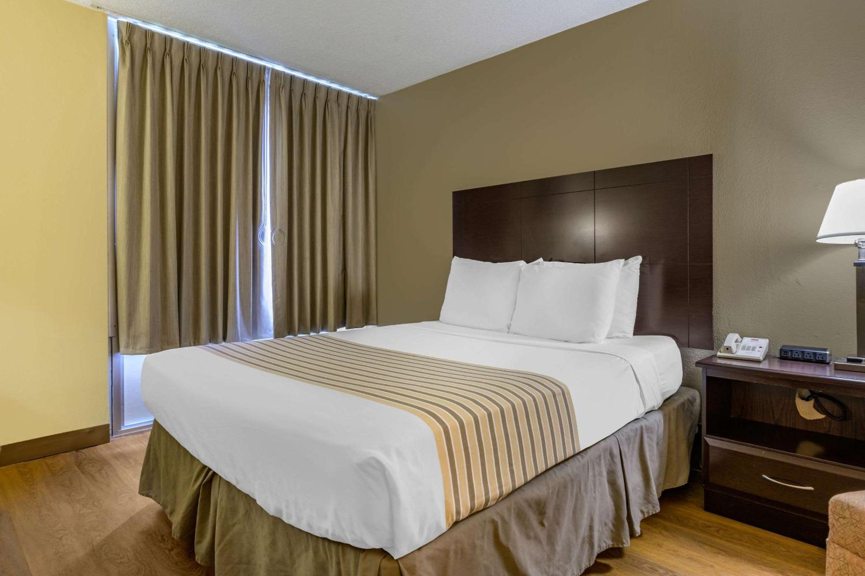 Queen Room - Disability Access/Non-Smoking - Photo 1