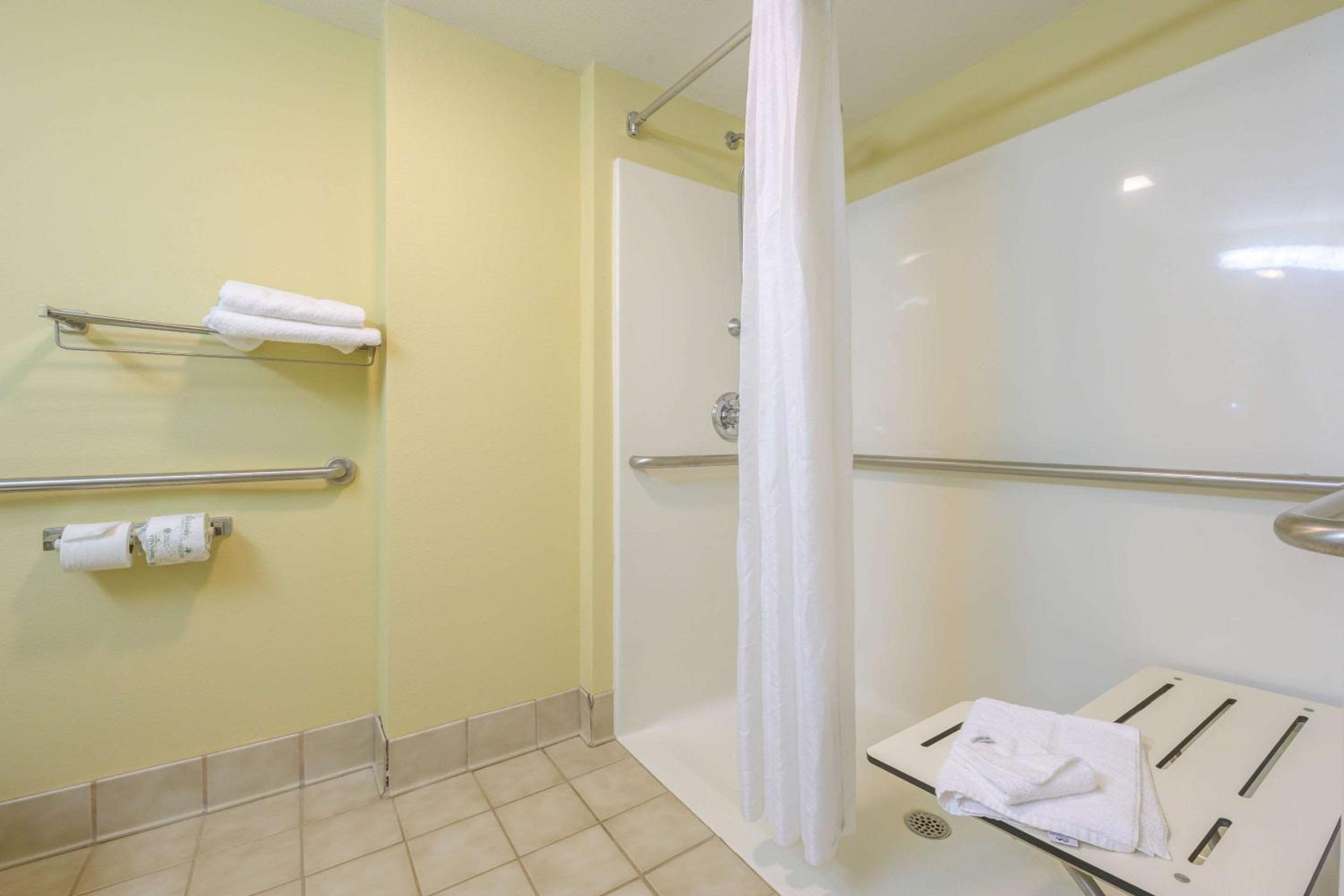 Queen Room - Accessible/Nonsmoking - Photo 3