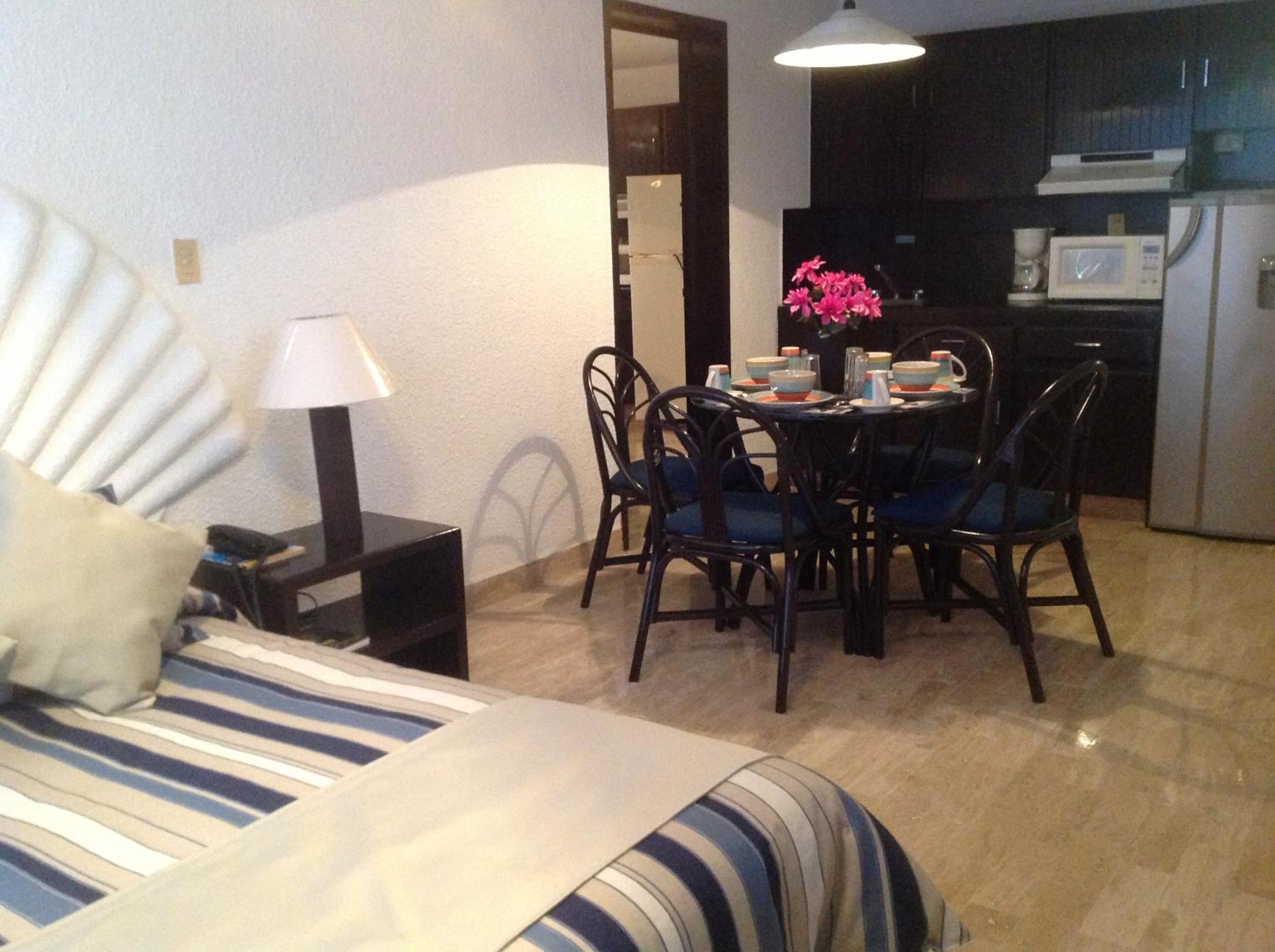 Senior Suite - Photo 1