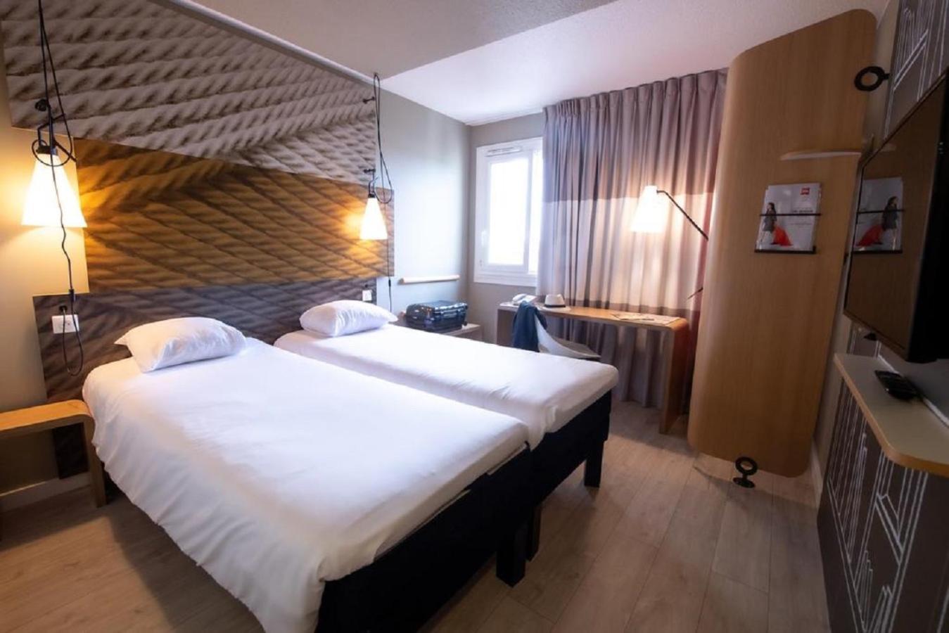 Standard Twin Room - Photo 4