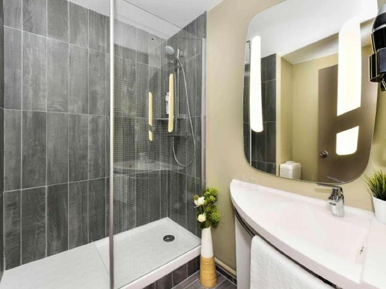 Standard Twin Room - Photo 5