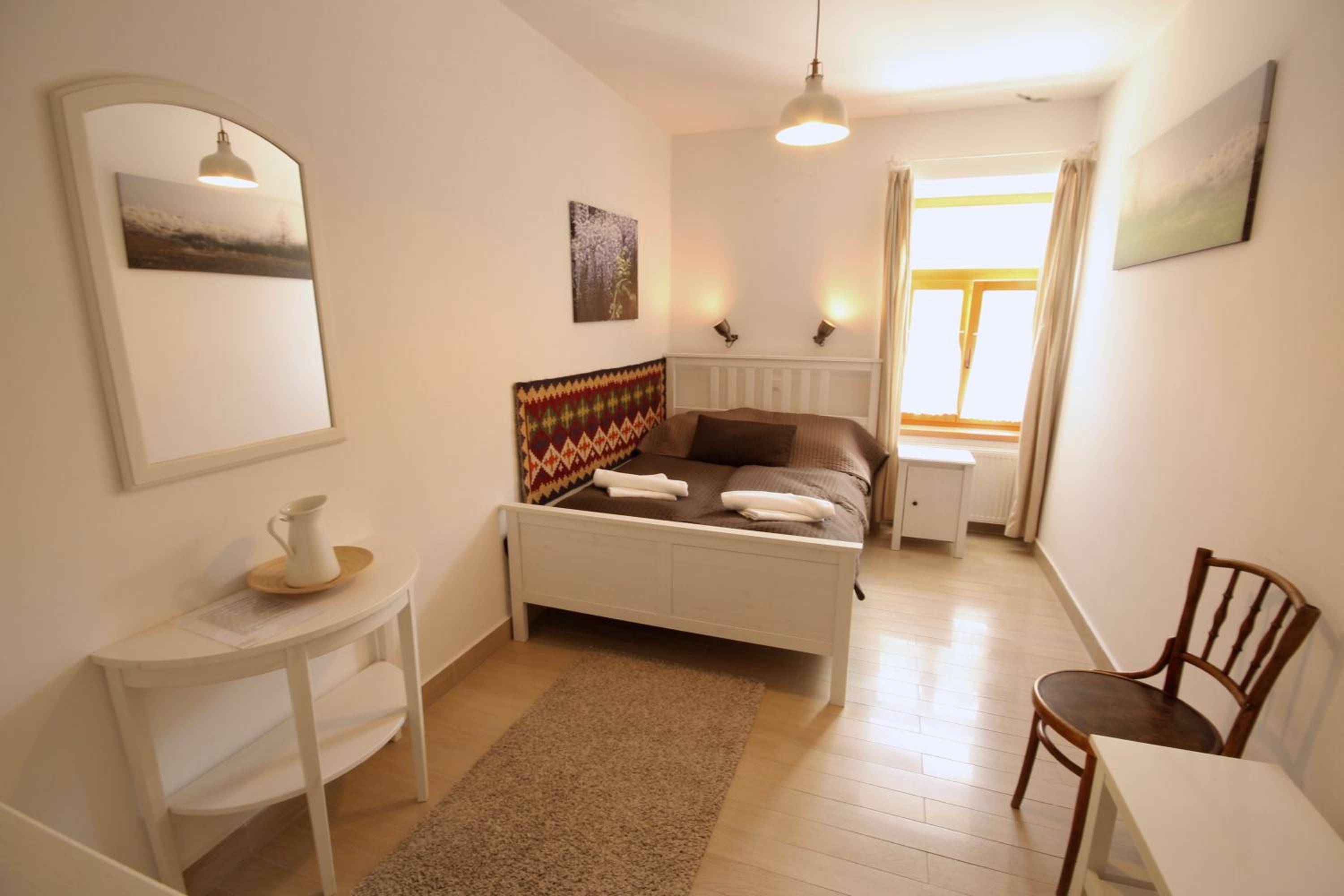 Double Room with Private Bathroom - Photo 1