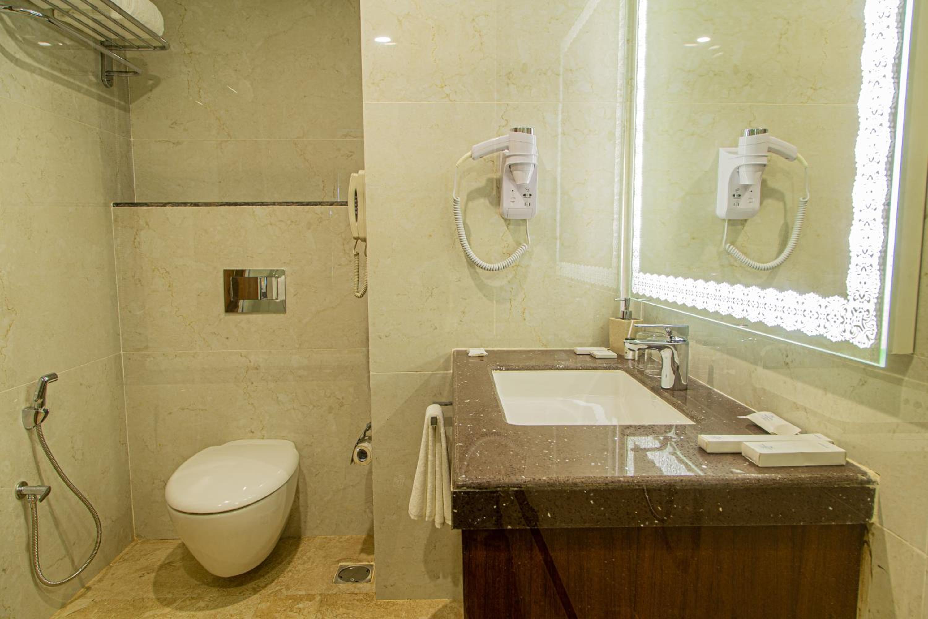 Deluxe Twin Room with Balcony - Photo 3