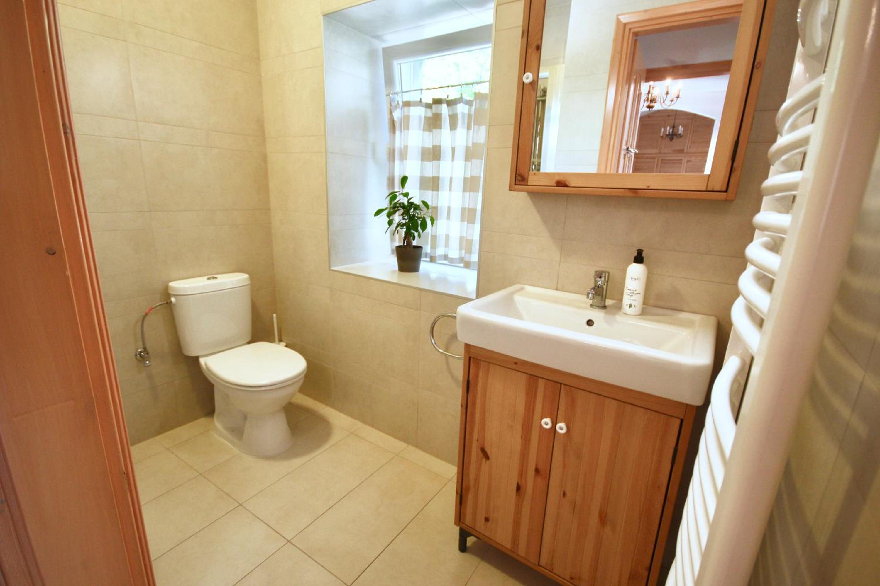 Double Room with Private Bathroom - Photo 2