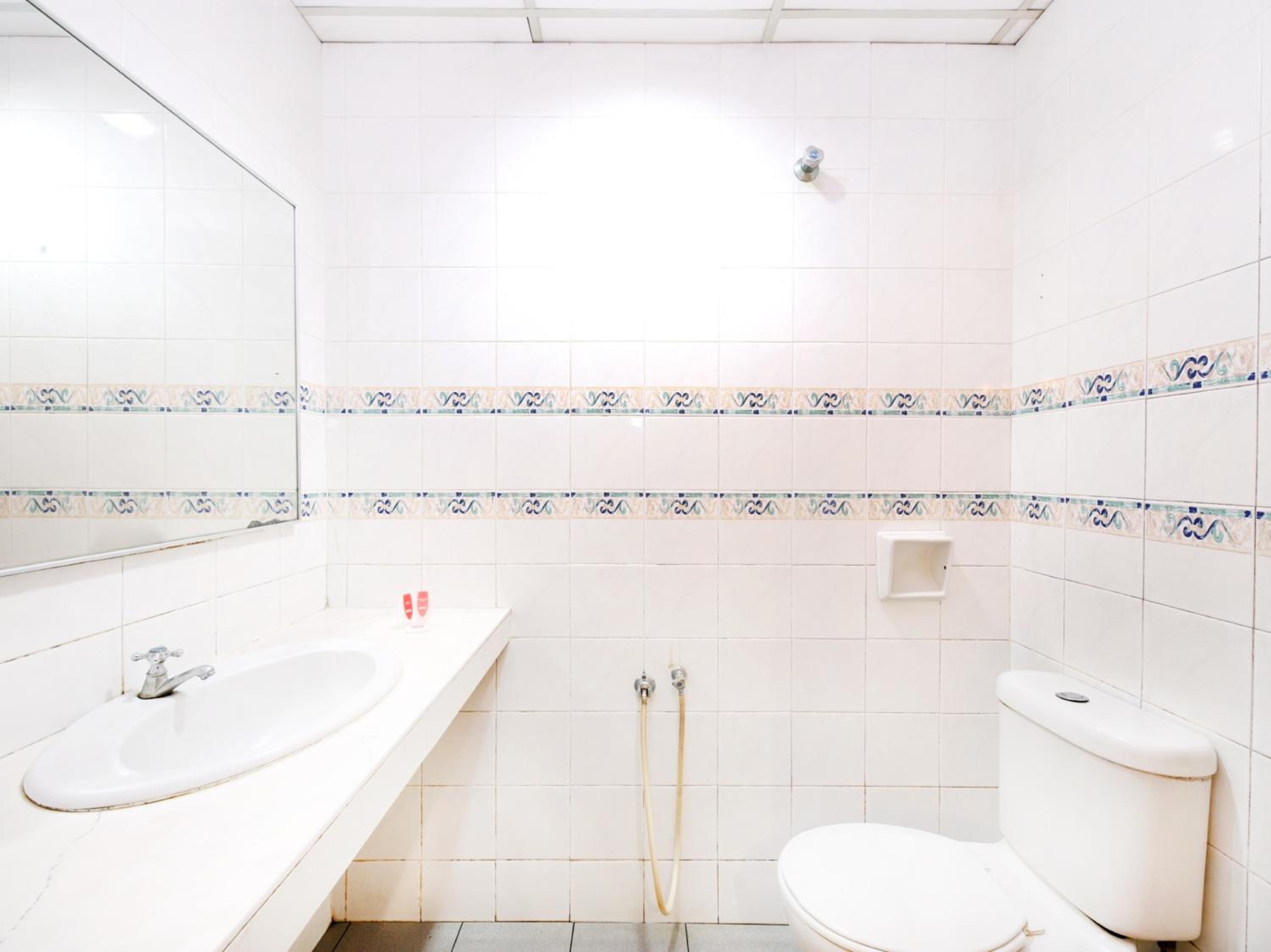 Standard Double Room - Photo 9