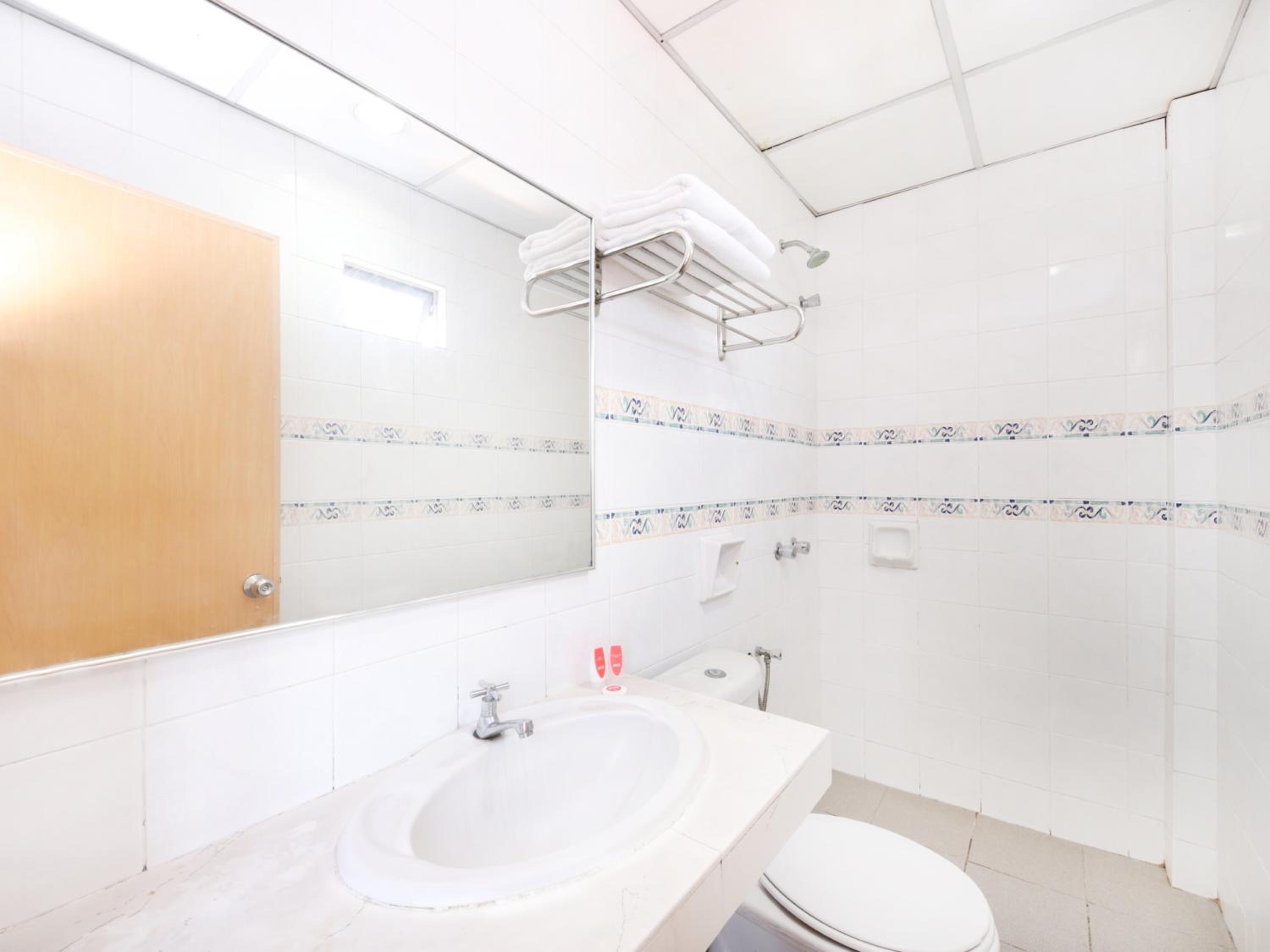 Standard Twin Room - Photo 3