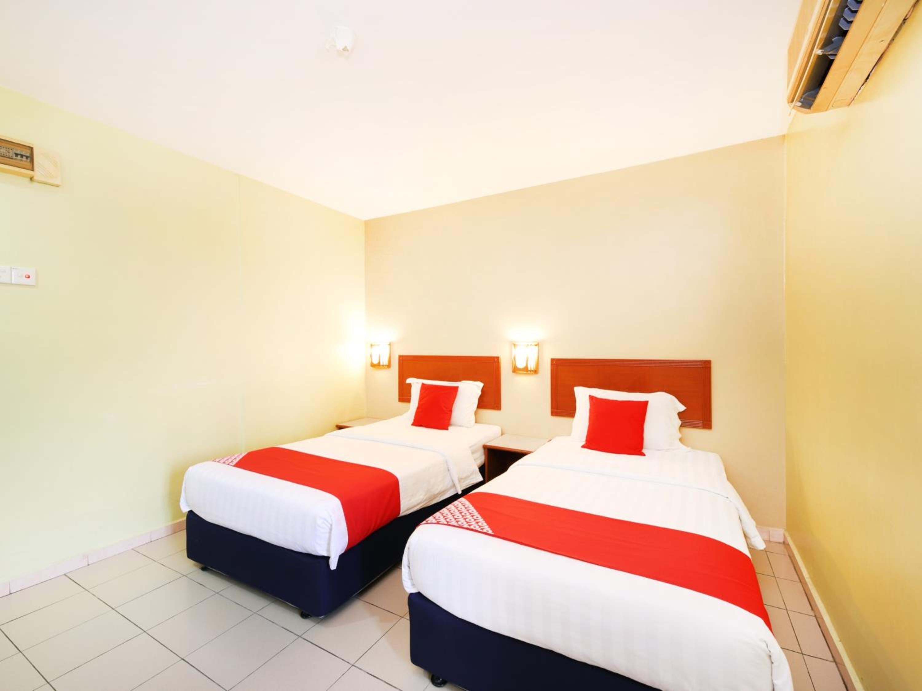 Standard Twin Room - Photo 2