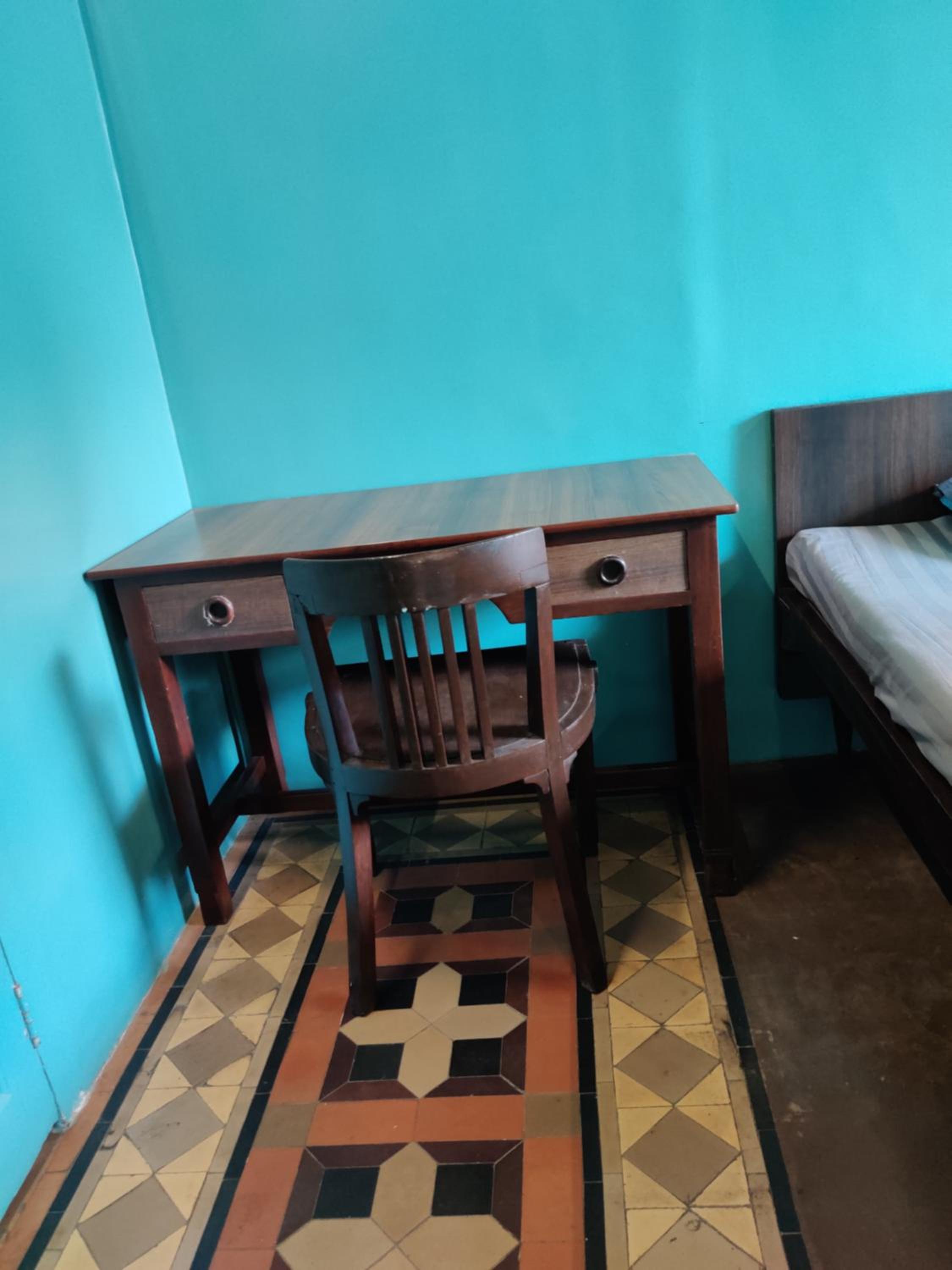 Budget Twin Room - Photo 12