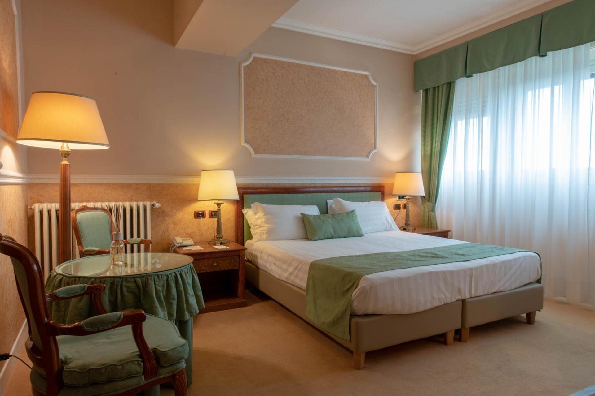 Deluxe Double Room - Photo 1
