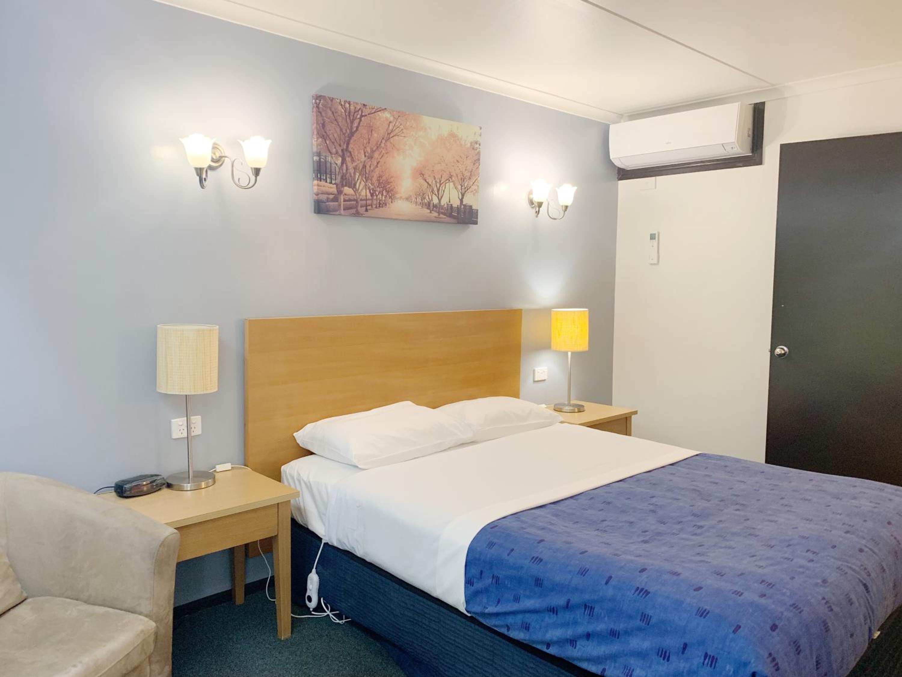 Standard Double Room - Photo 11