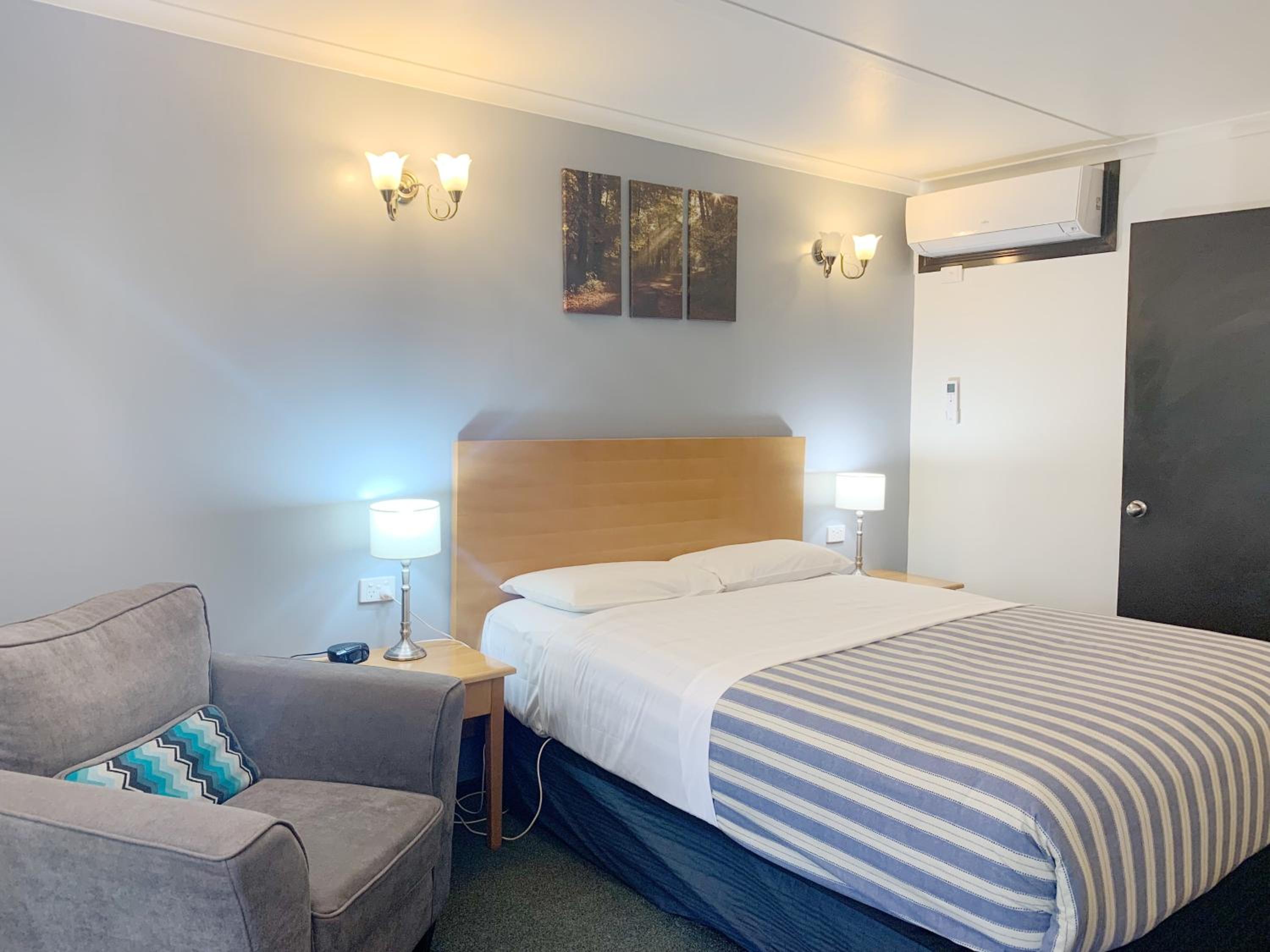 Standard Double Room - Photo 13