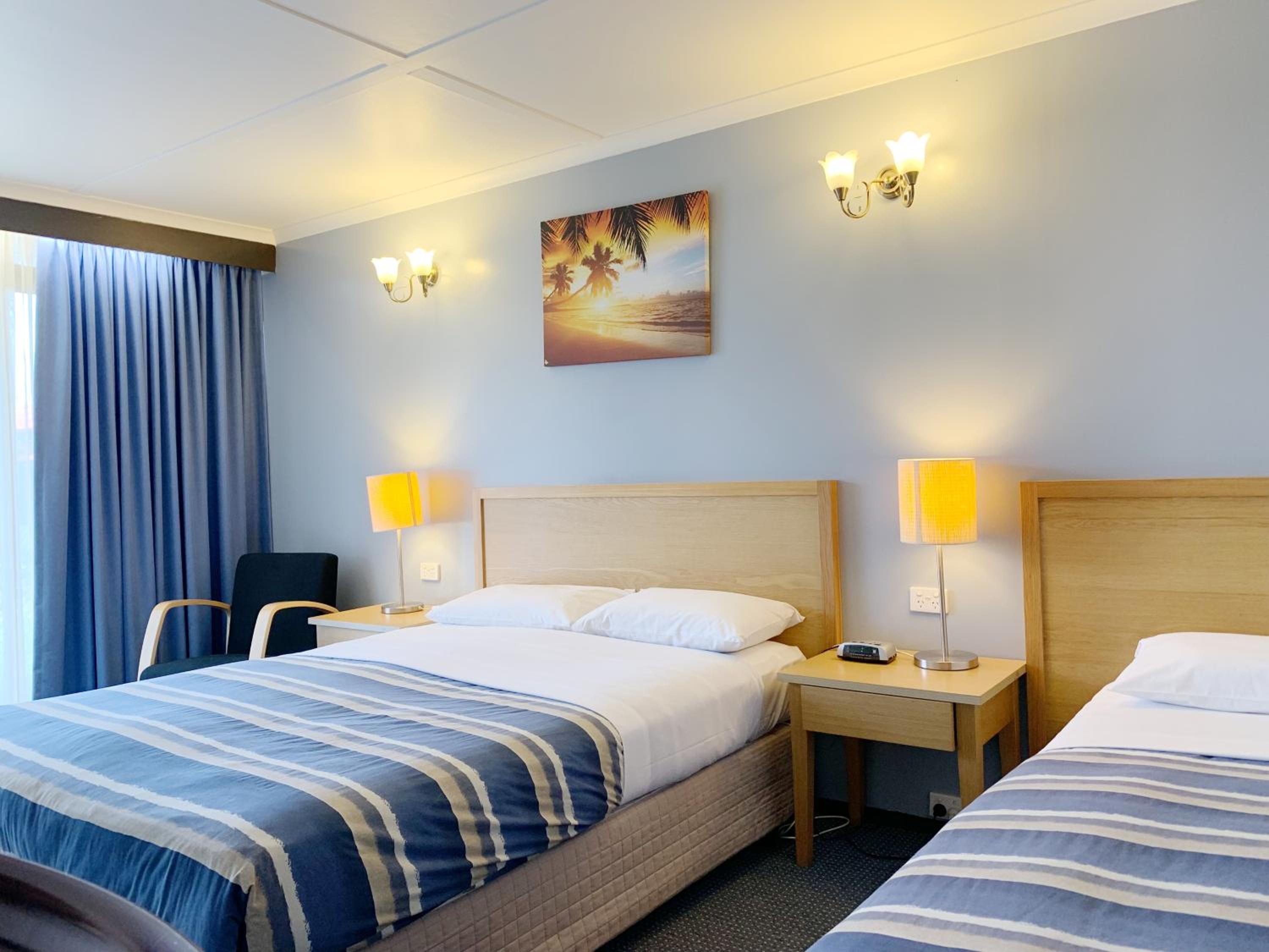 Standard Twin Room - Photo 8