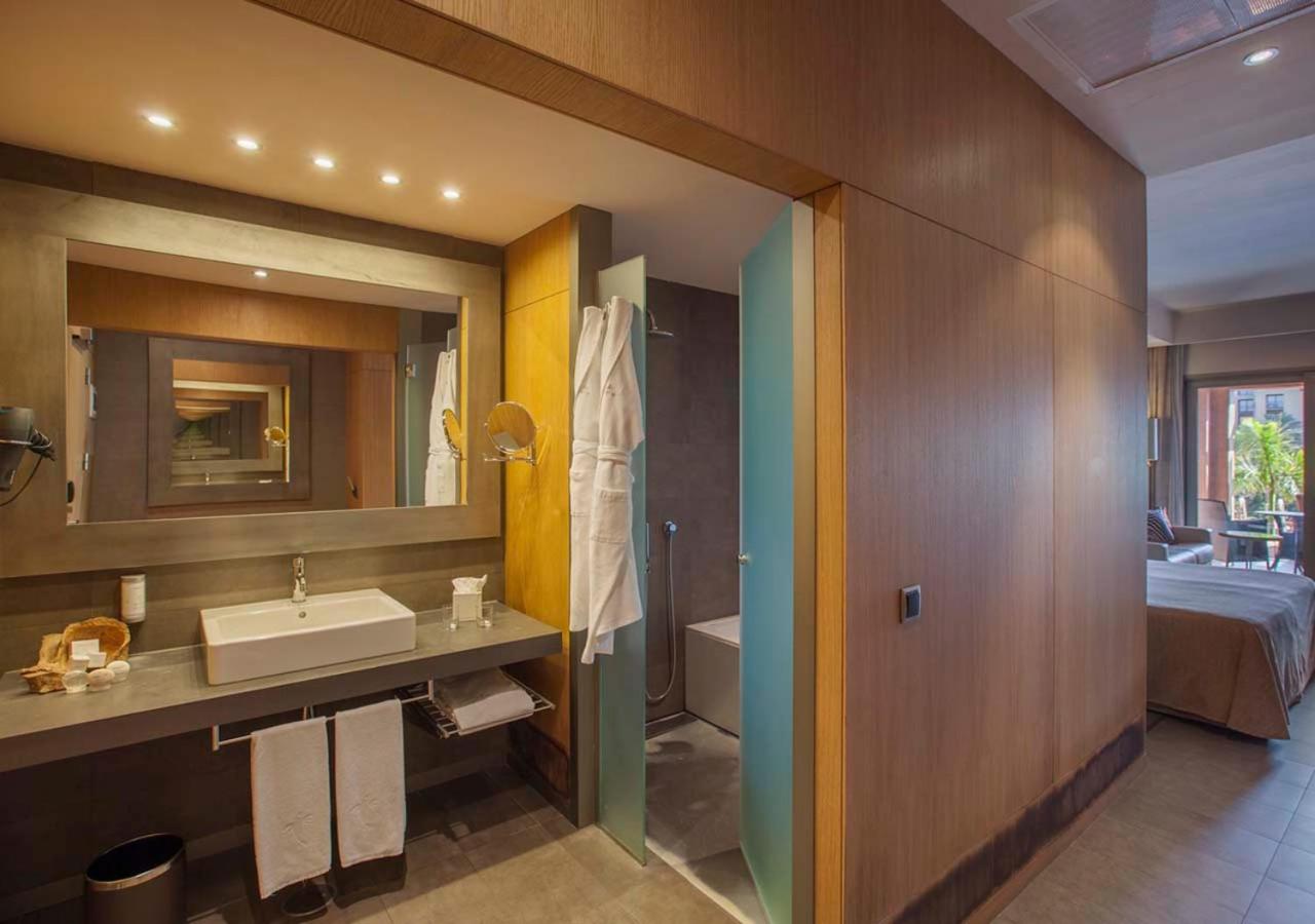 Deluxe Room with Private Pool - Photo 3