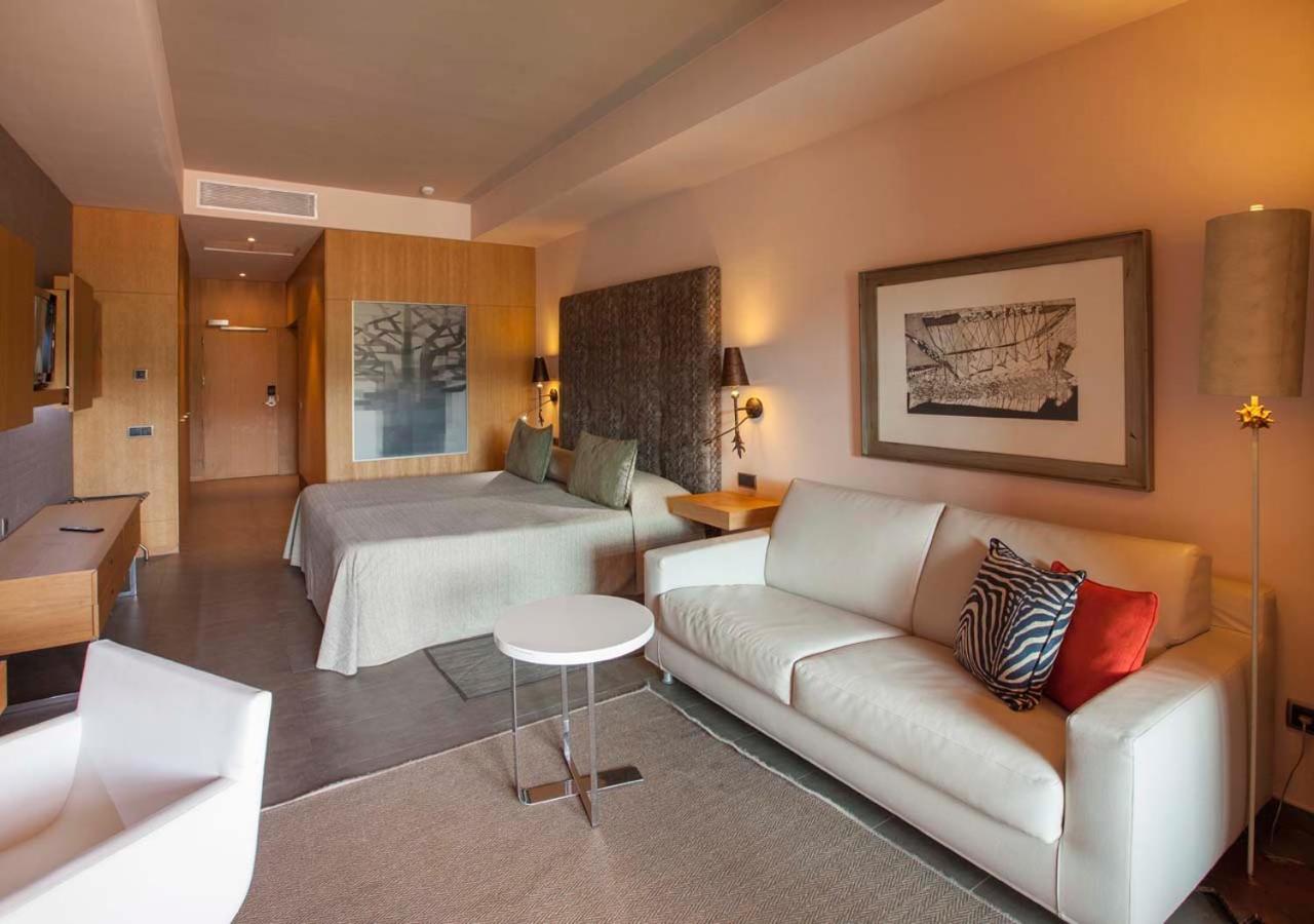 Deluxe Room with Private Pool - Photo 2