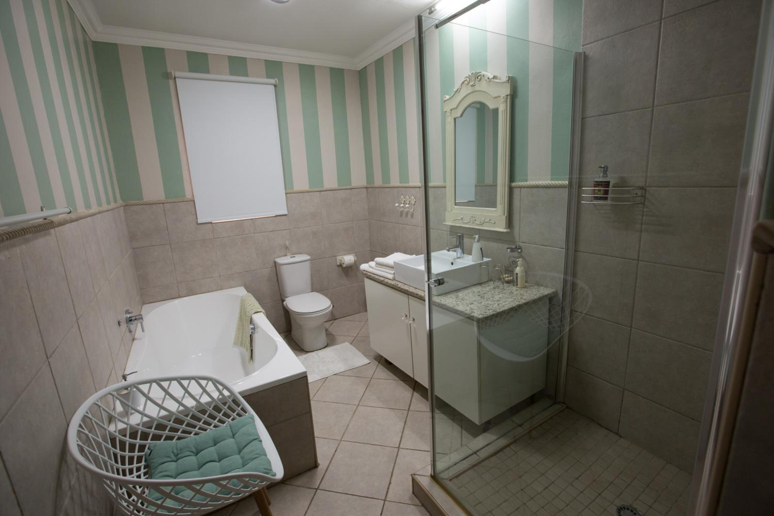 Double Room with Garden View - Photo 9
