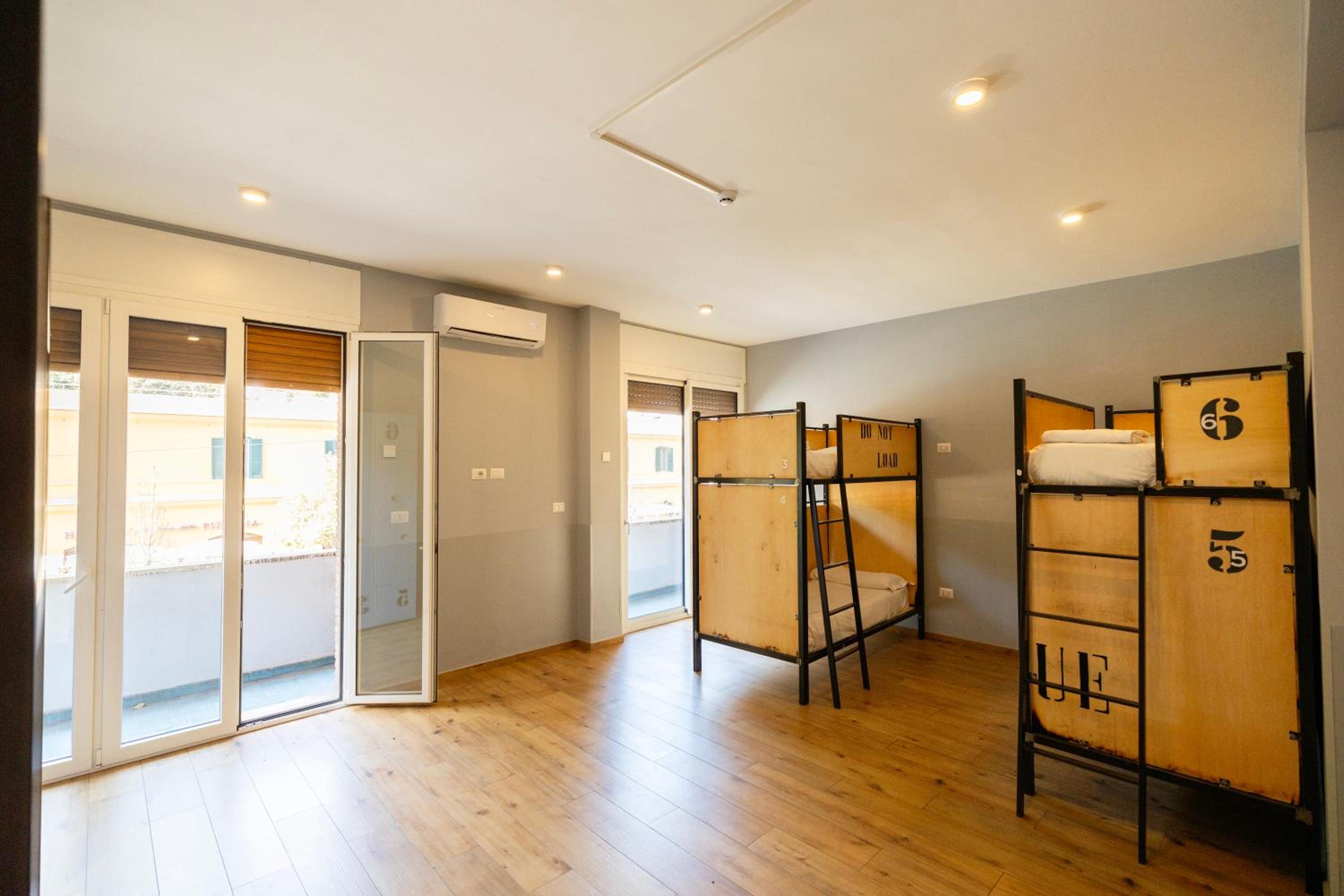 Bed in 6-Bed Female Dormitory Room photo 3