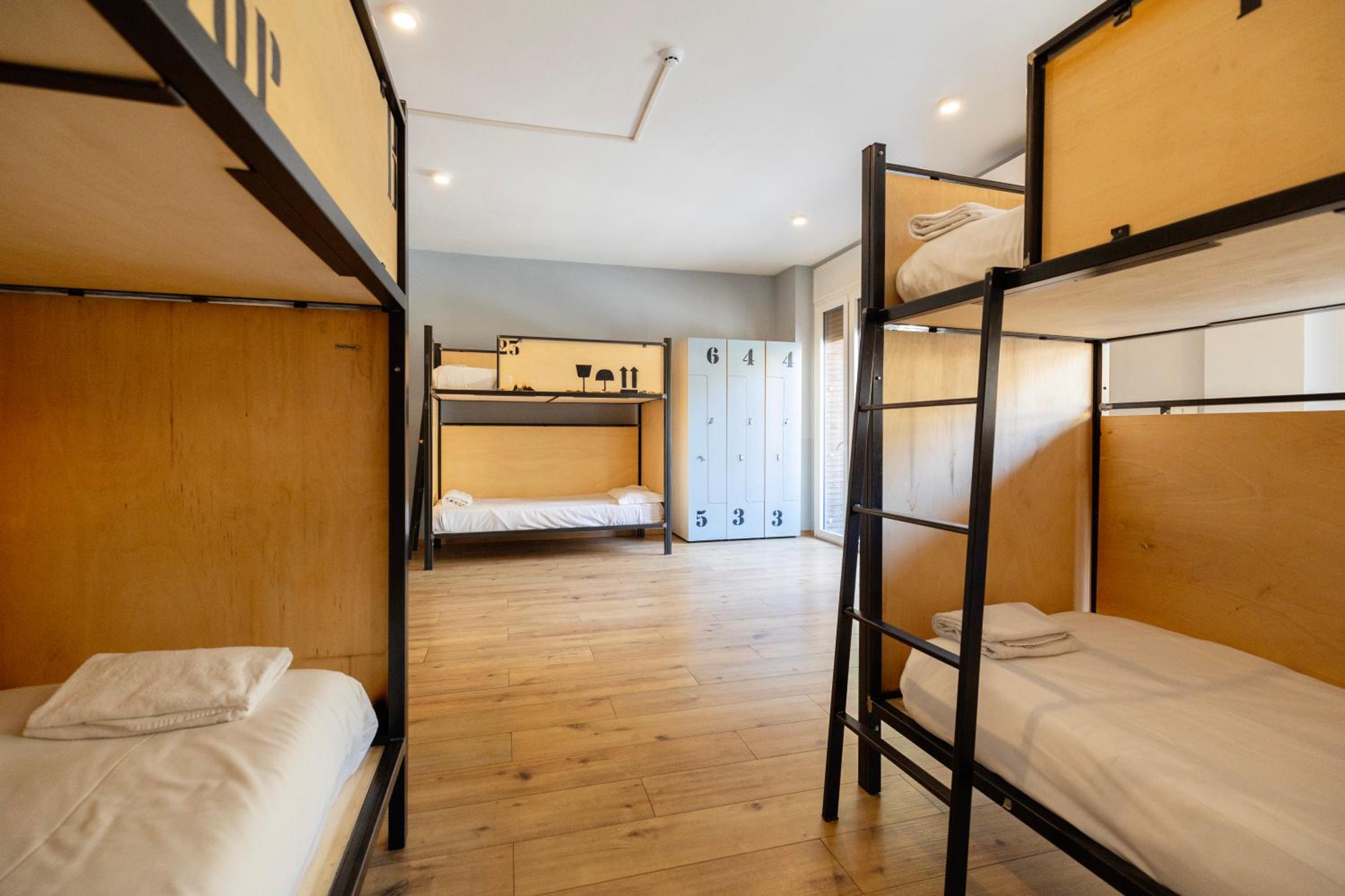 Bed in 6-Bed Female Dormitory Room photo 2